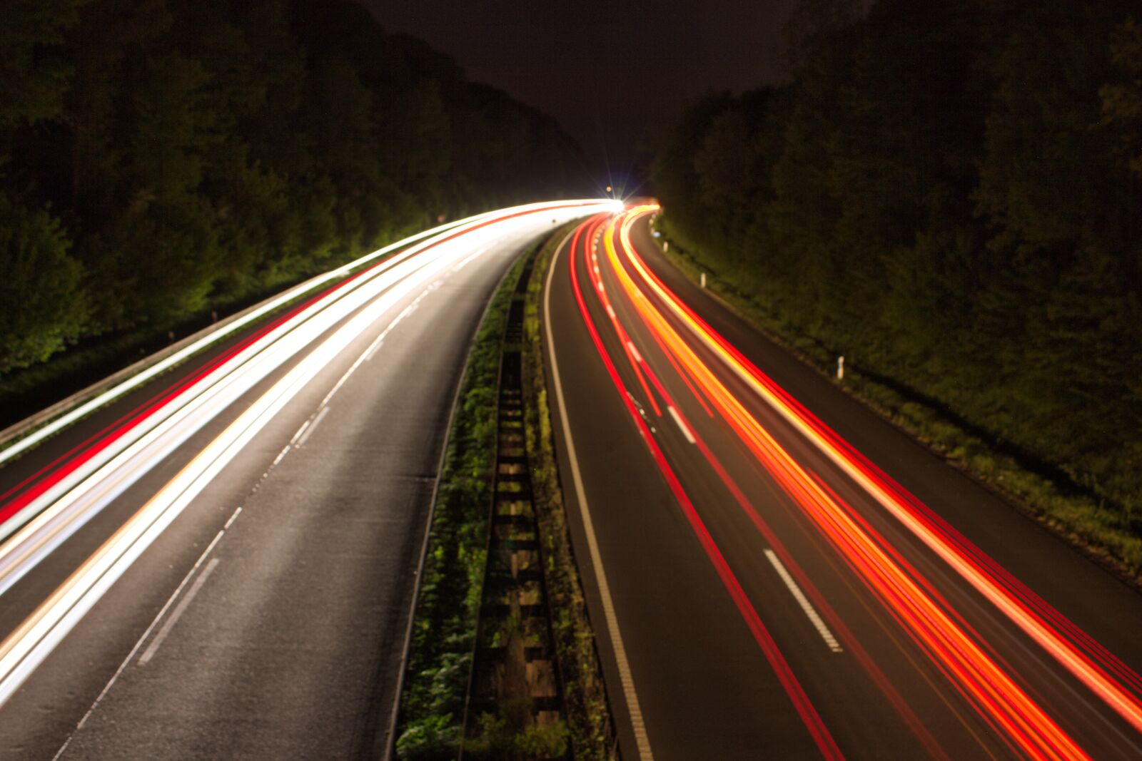 Canon EOS 600D (Rebel EOS T3i / EOS Kiss X5) sample photo. Highway, long exposure, speed photography