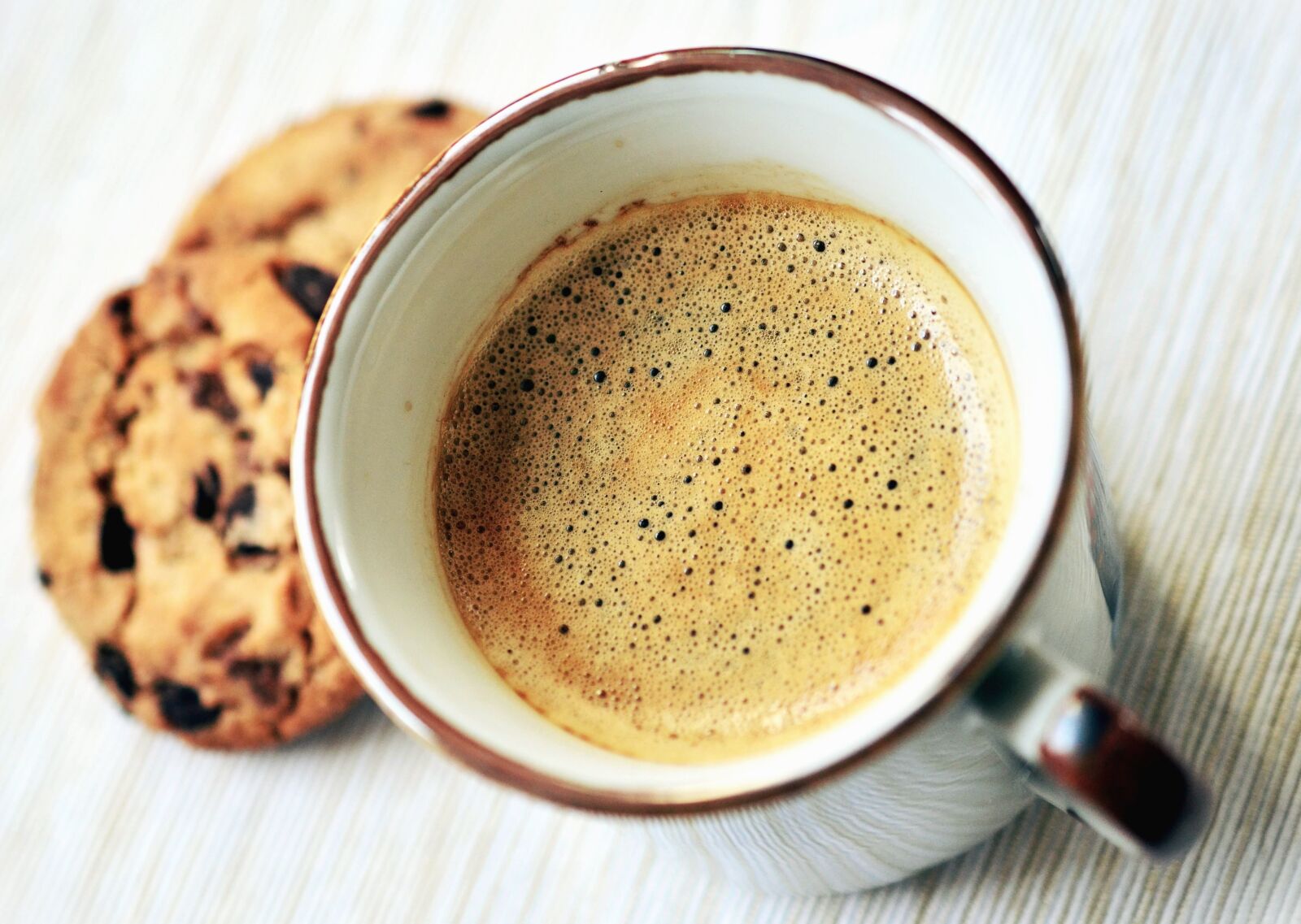 Nikon D5100 sample photo. Ceramics, coffee cup, cake photography