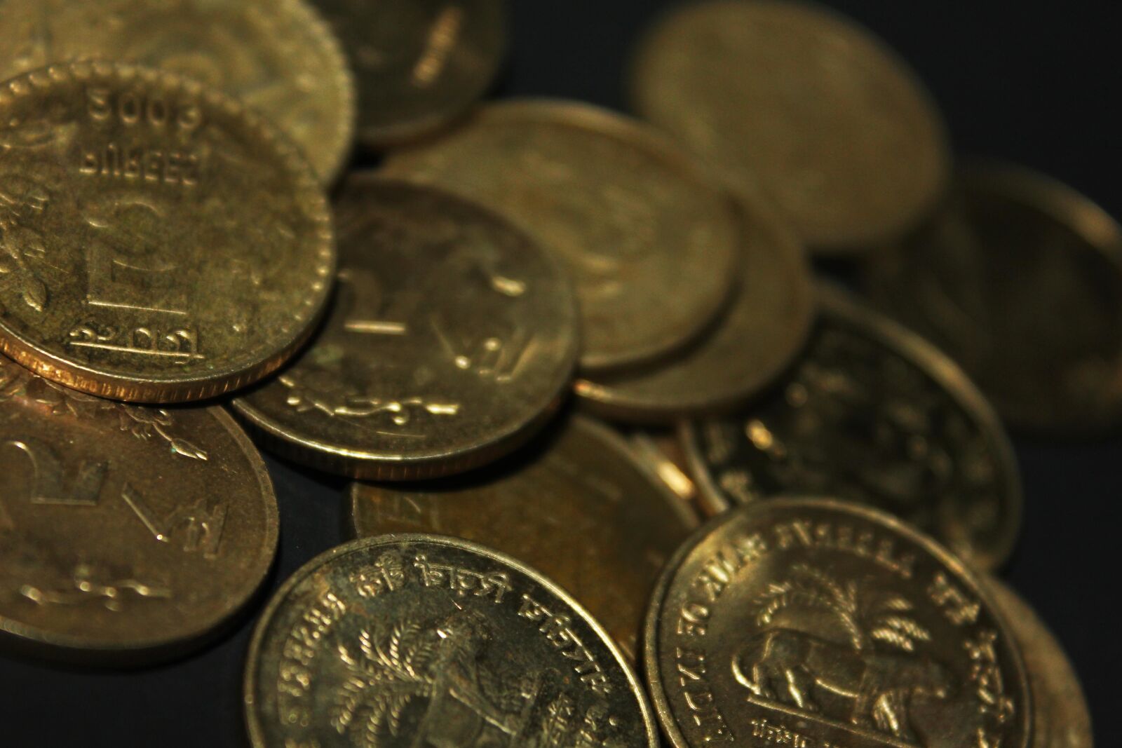 Canon EOS 550D (EOS Rebel T2i / EOS Kiss X4) sample photo. Money, india, metal coins photography