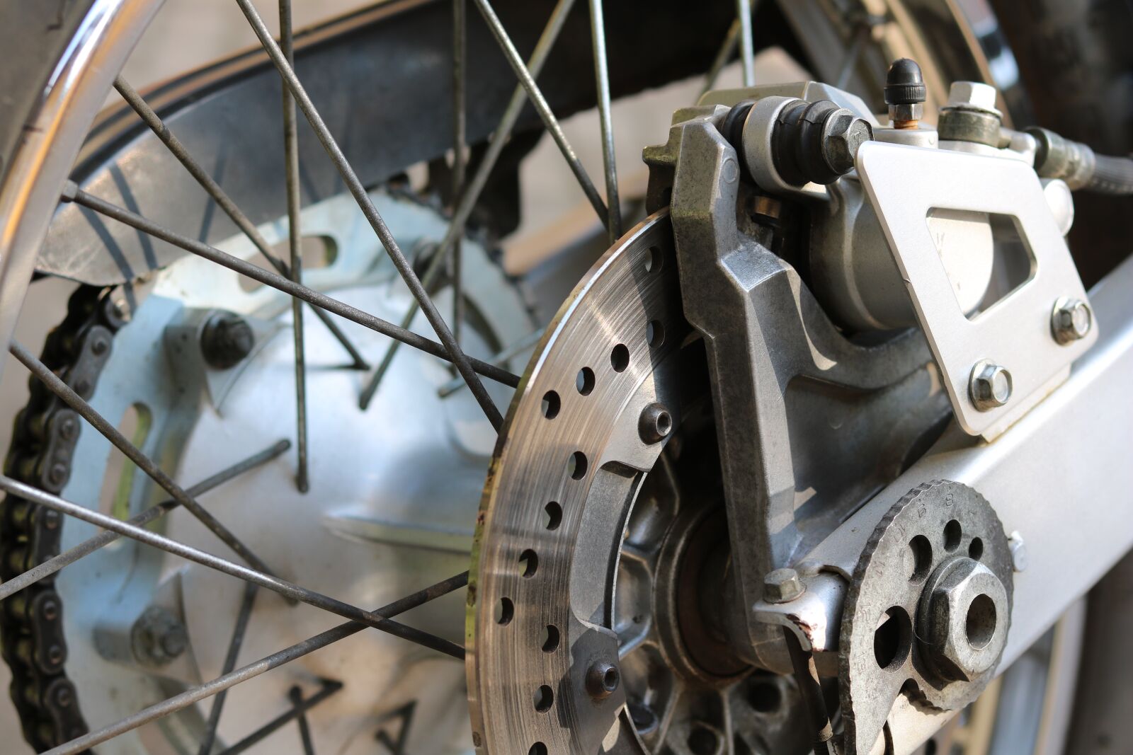 Canon EOS 750D (EOS Rebel T6i / EOS Kiss X8i) sample photo. Motorcycle, mechanics, vehicle photography