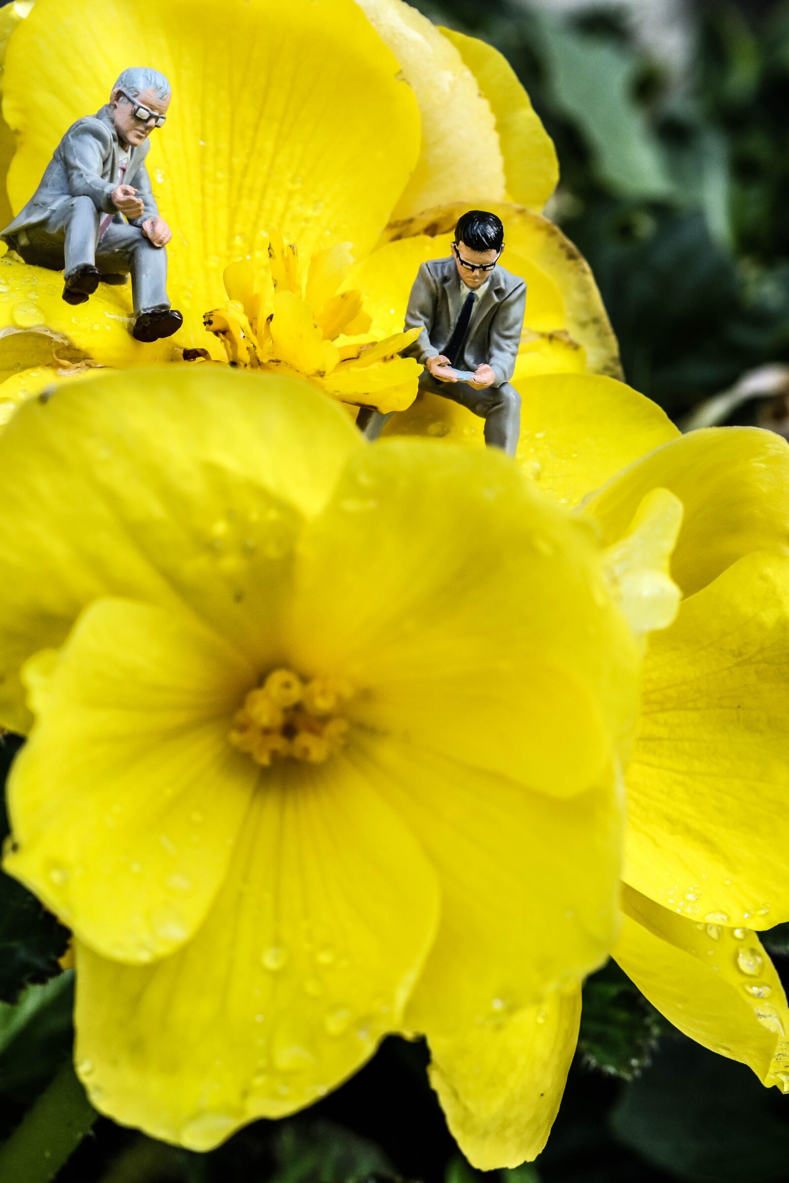 Canon EOS 7D Mark II sample photo. Yellow, miniature, figure photography