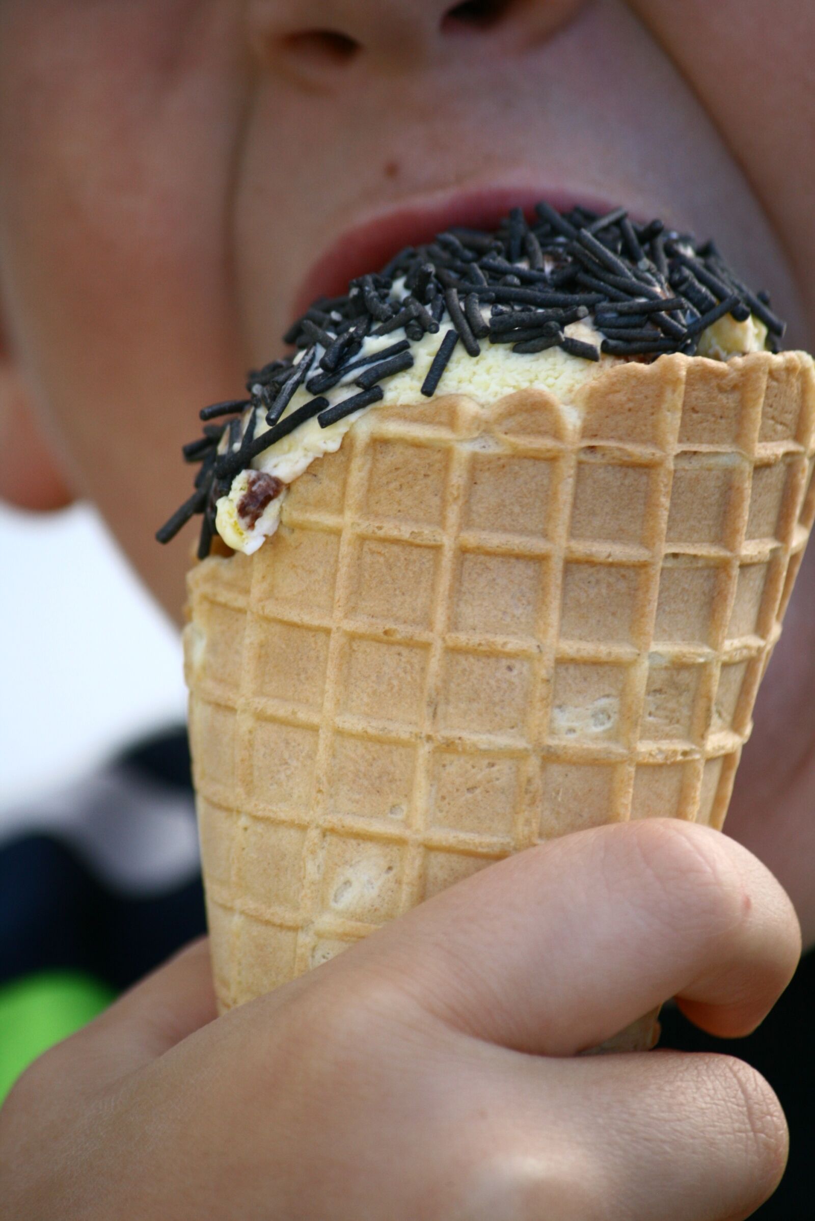 Canon EOS 400D (EOS Digital Rebel XTi / EOS Kiss Digital X) sample photo. Ice, cream, cone photography