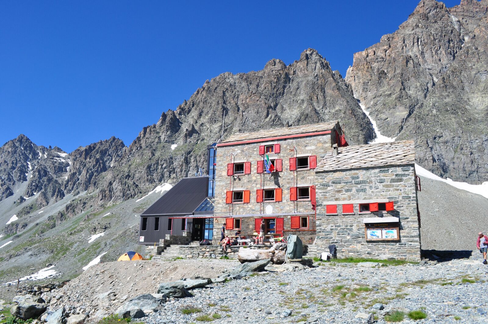Nikon D5000 sample photo. Refuge, mountains, trekking photography