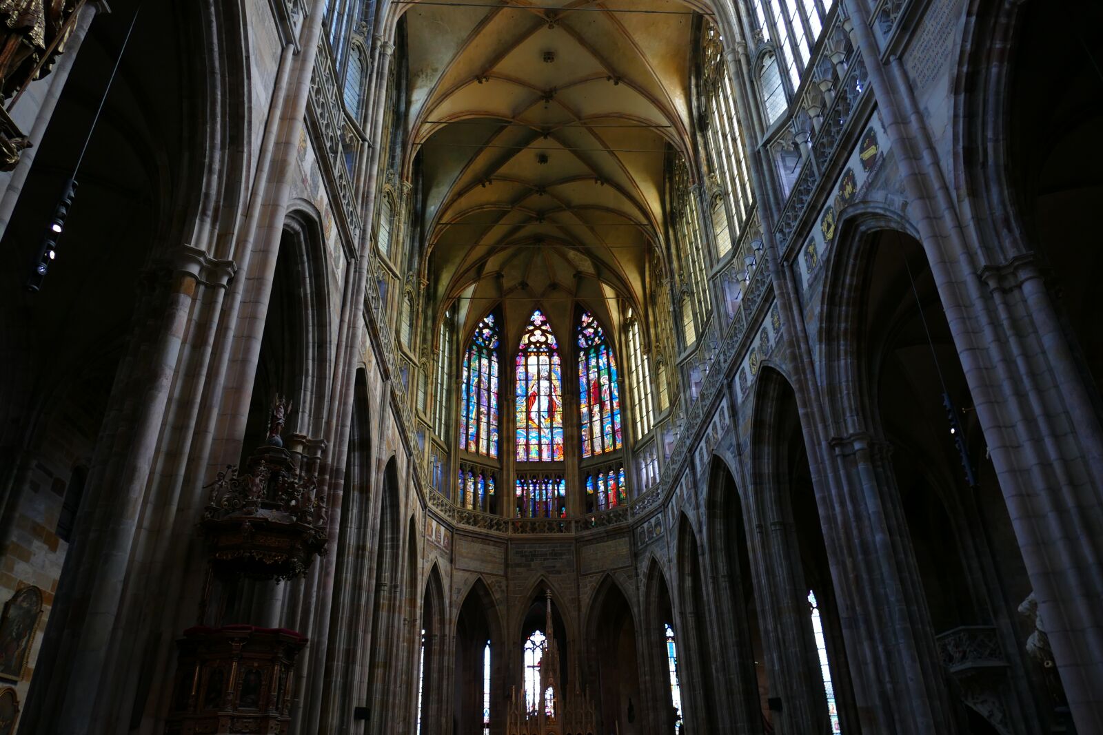 Panasonic Lumix DMC-FZ1000 sample photo. Cathedral, prague, church photography