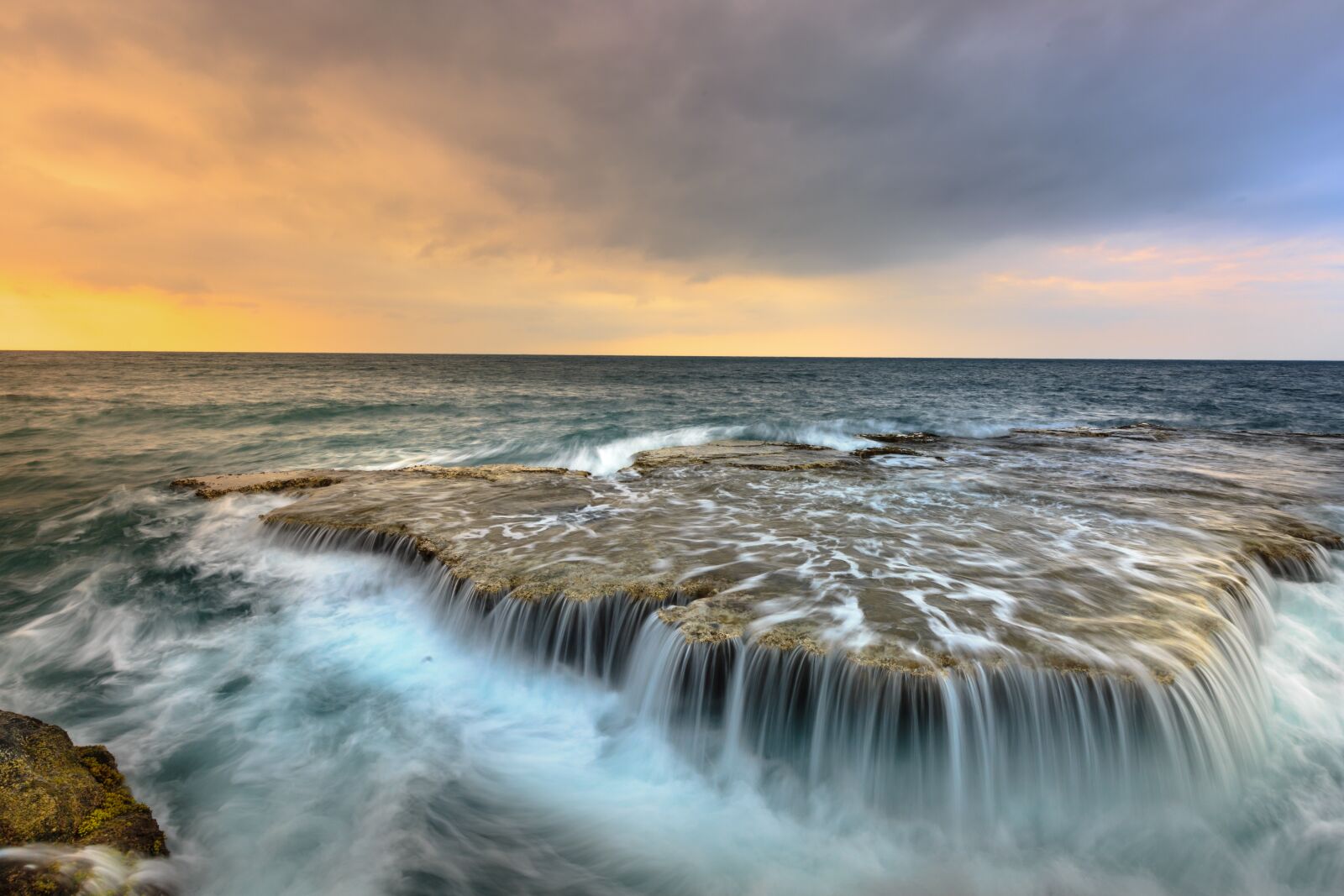 Canon EF 16-35mm F4L IS USM sample photo. The sea, the waterfall photography