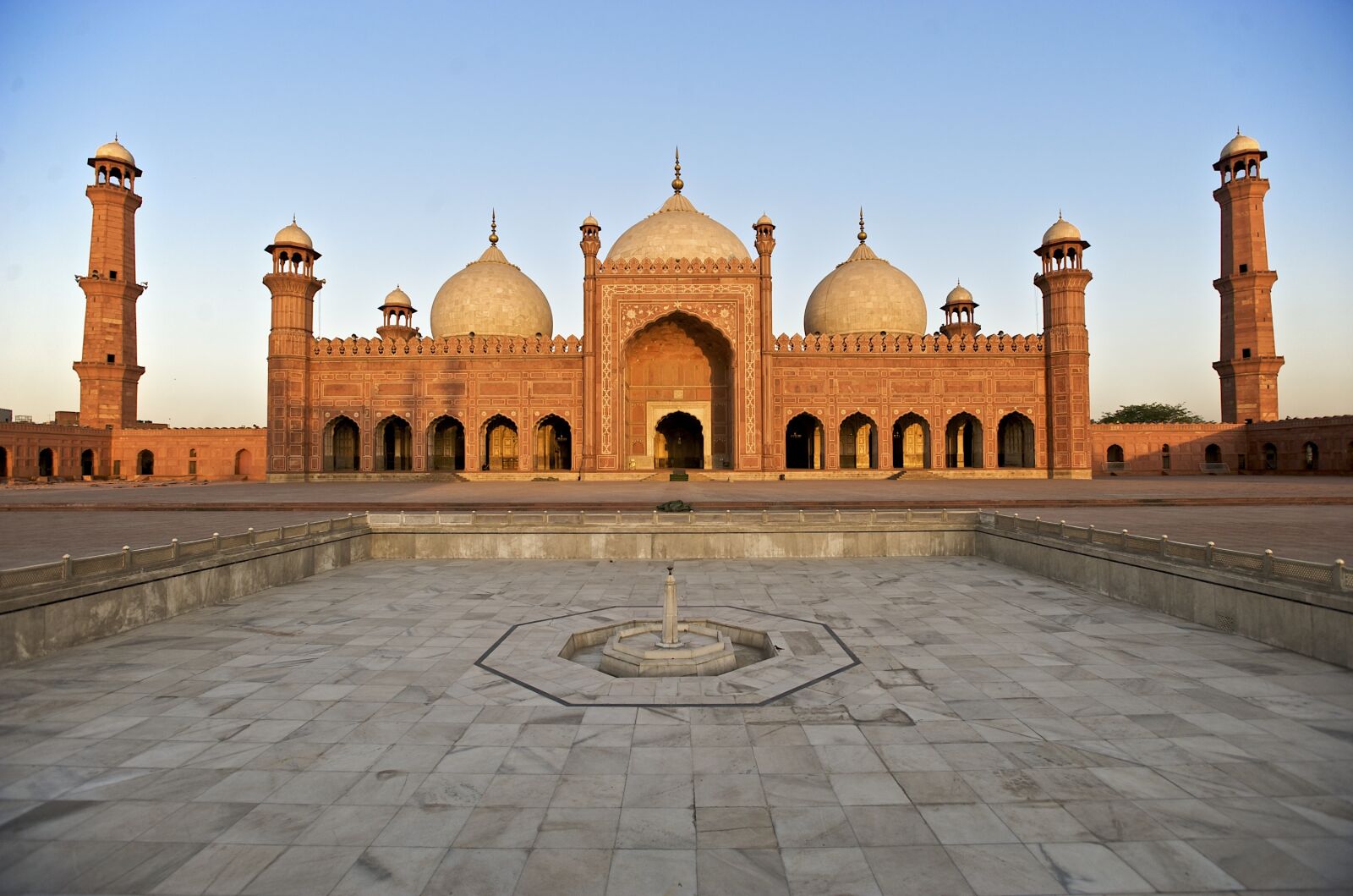 Nikon D3 sample photo. Lahore, lhr, badshahi mosque photography