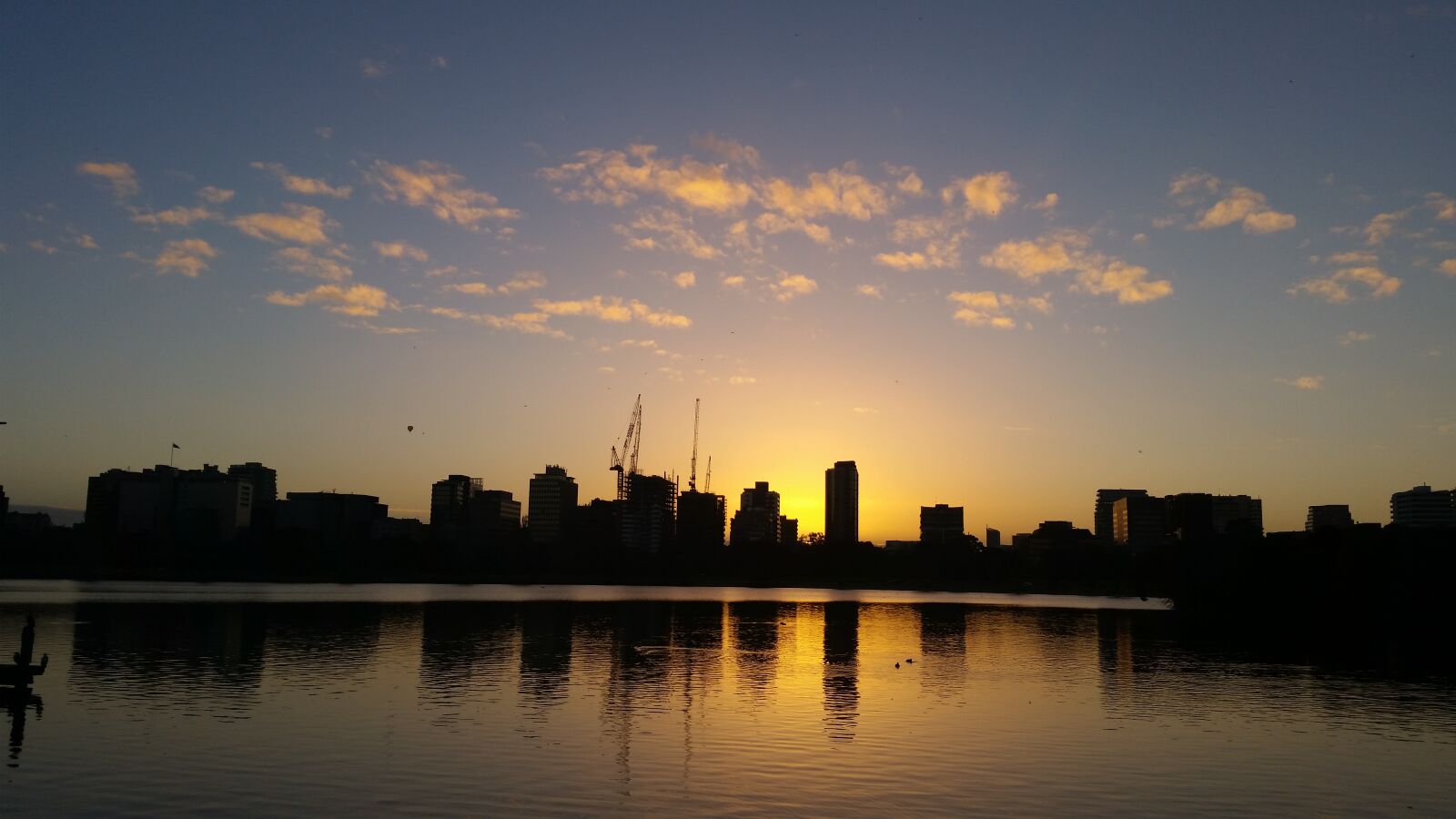 Samsung Galaxy S5 sample photo. Apartment, buildings, buildings, evening photography