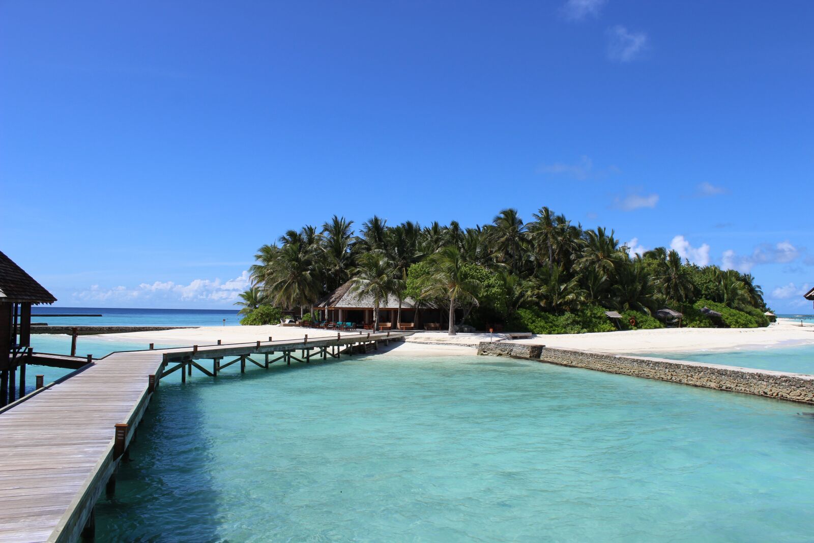 Canon EOS 600D (Rebel EOS T3i / EOS Kiss X5) sample photo. Web, maldives, wooden track photography