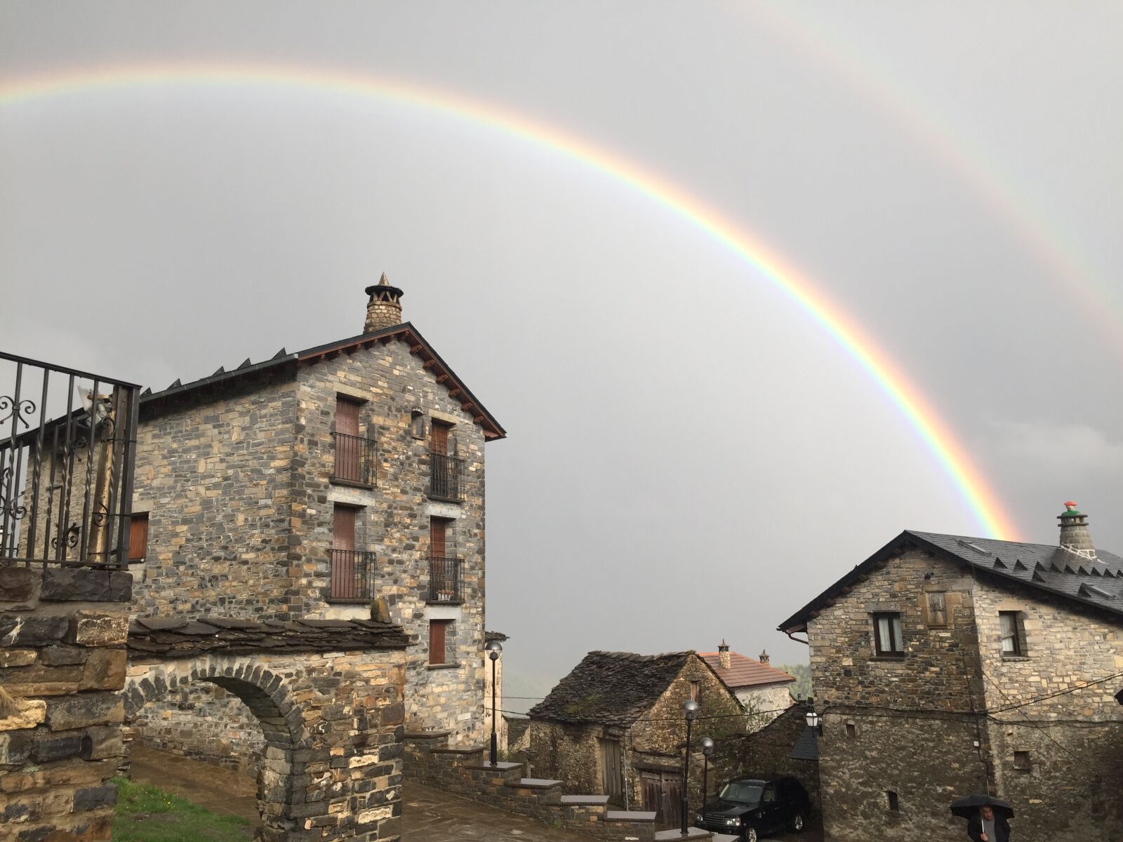 iPhone 6 back camera 4.15mm f/2.2 sample photo. Arcoiris, casas, pueblo photography