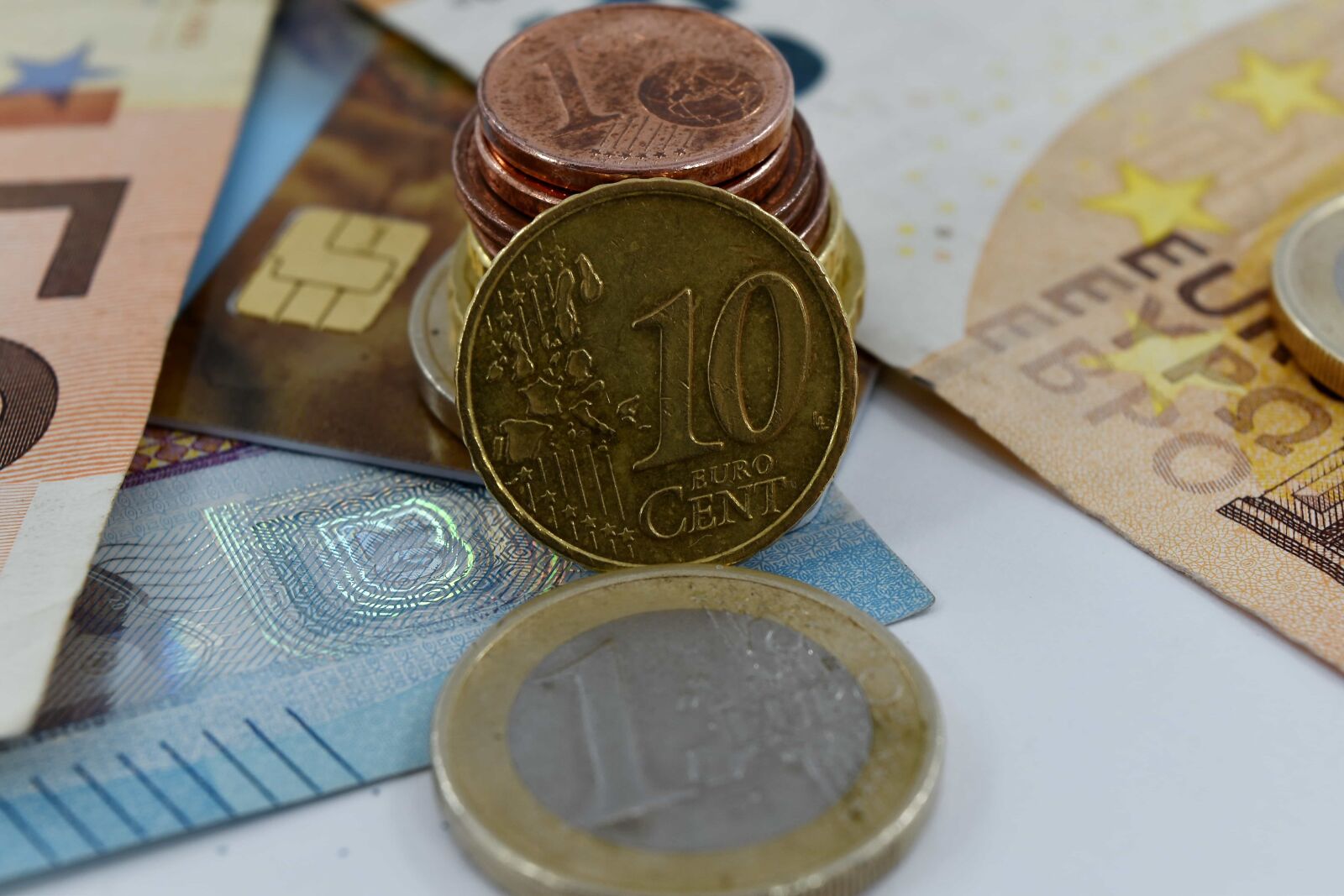 Nikon D5500 sample photo. Bank, cent, euro, investment photography