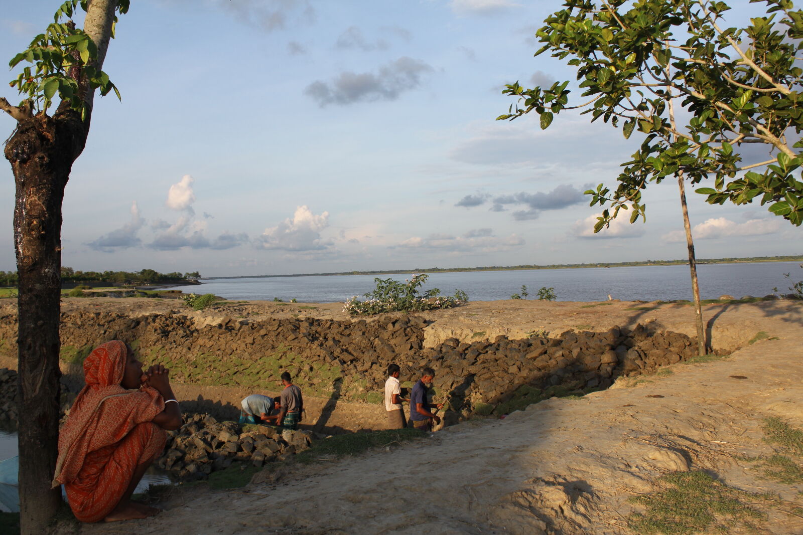 Canon EOS 500D (EOS Rebel T1i / EOS Kiss X3) sample photo. Bangladesh, canal, fisherman, nature photography