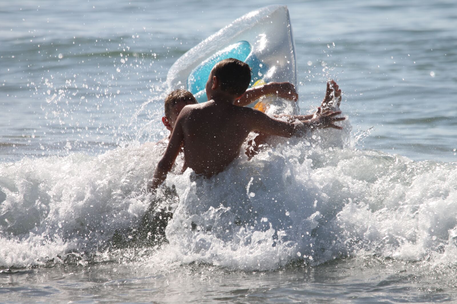 Canon EOS 500D (EOS Rebel T1i / EOS Kiss X3) sample photo. Fun bathing, sea, wave photography
