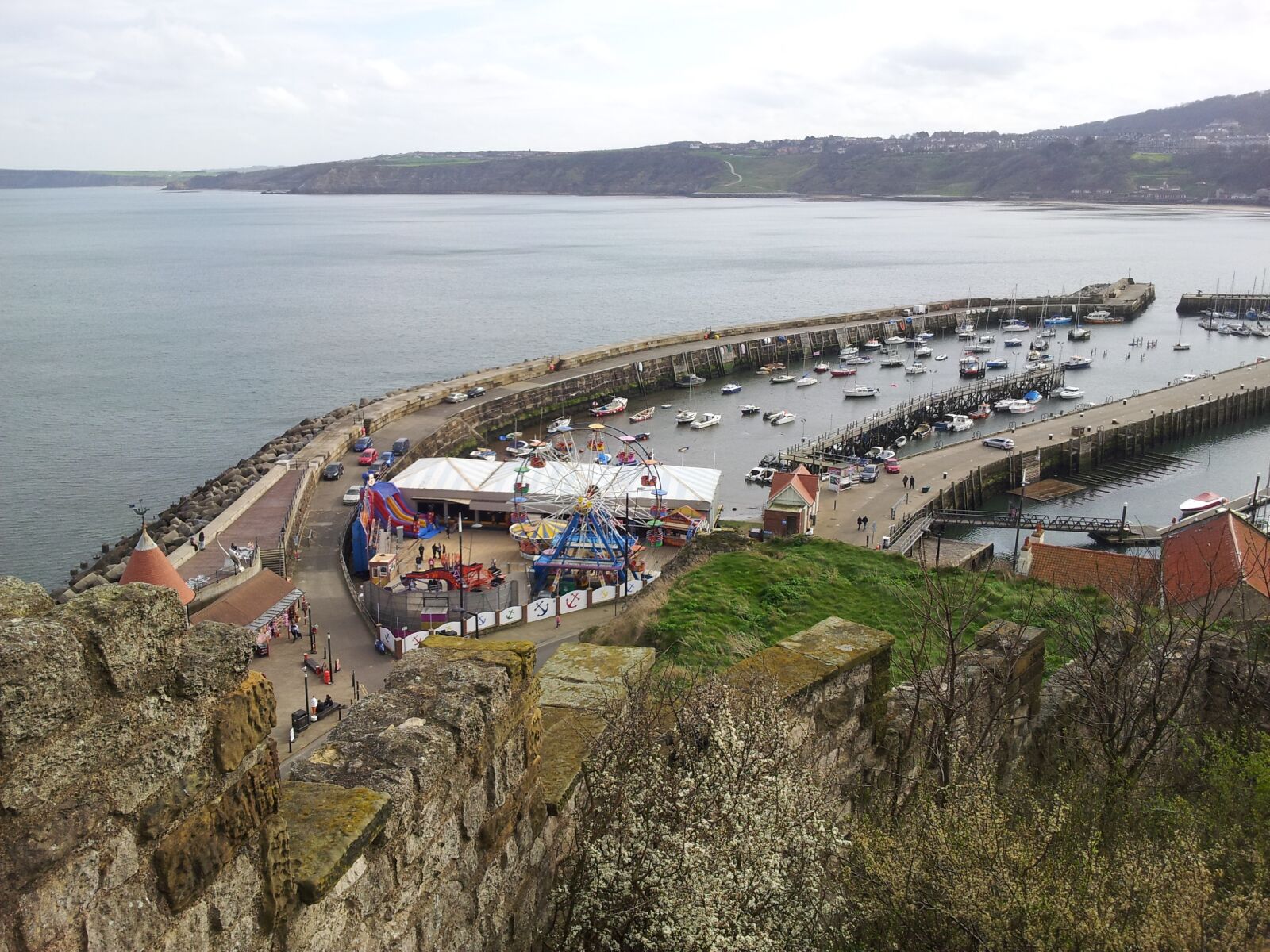 Samsung Galaxy S2 sample photo. Scarborough, harbour, sea photography