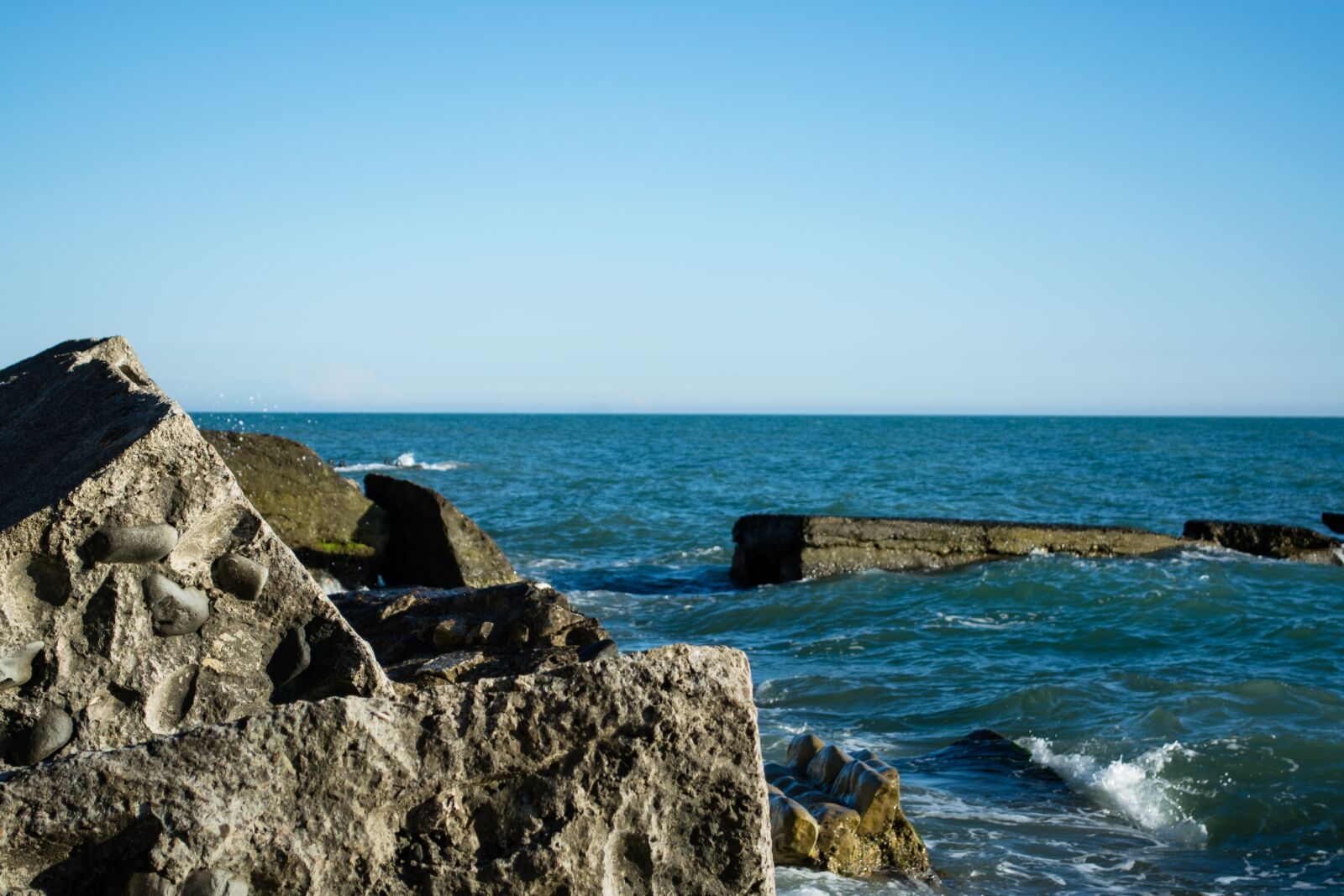 Nikon D5200 sample photo. Sea, sky, boulders photography