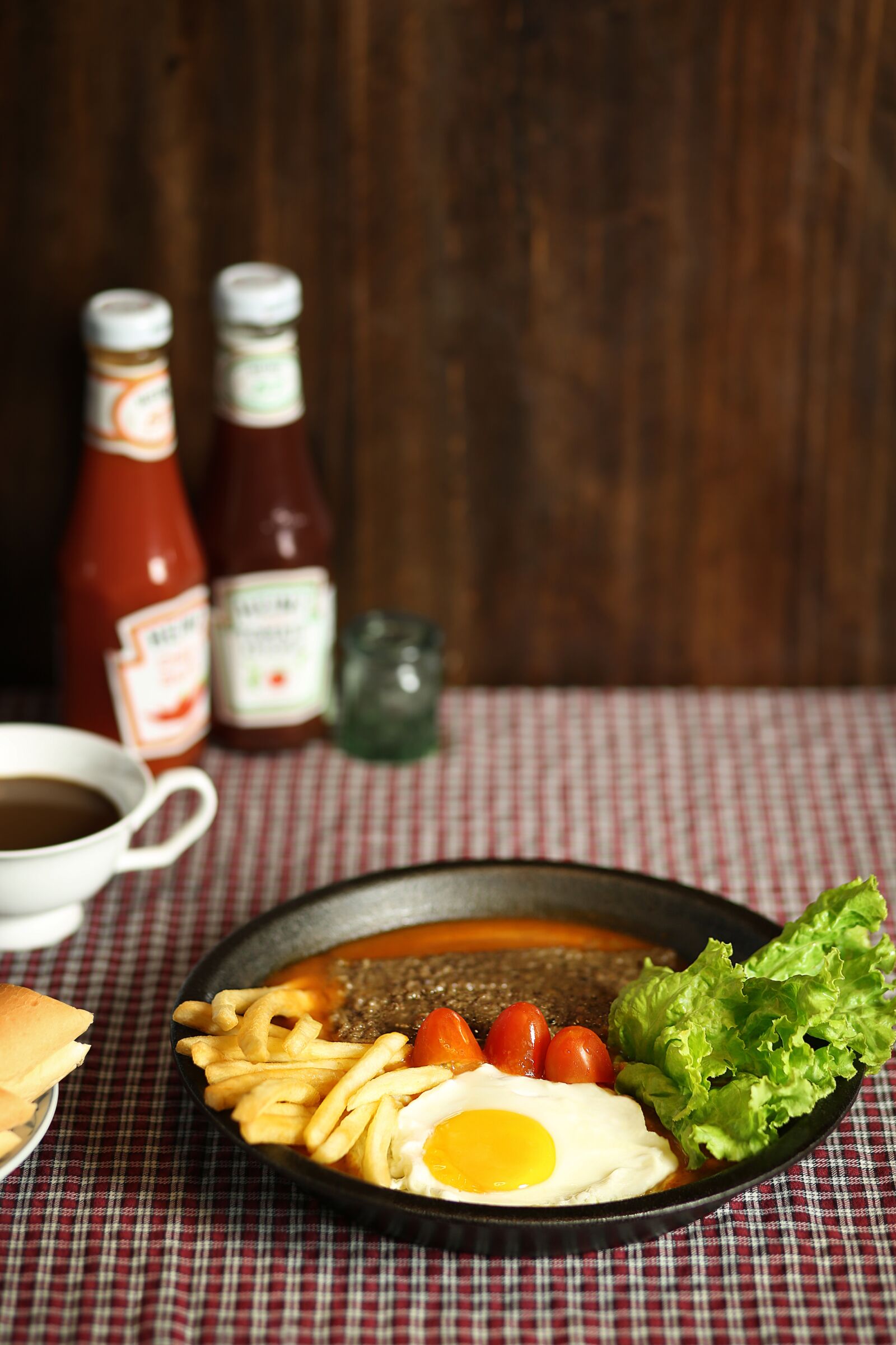 Canon EF 85mm F1.8 USM sample photo. Breakfast, omelet, salad photography