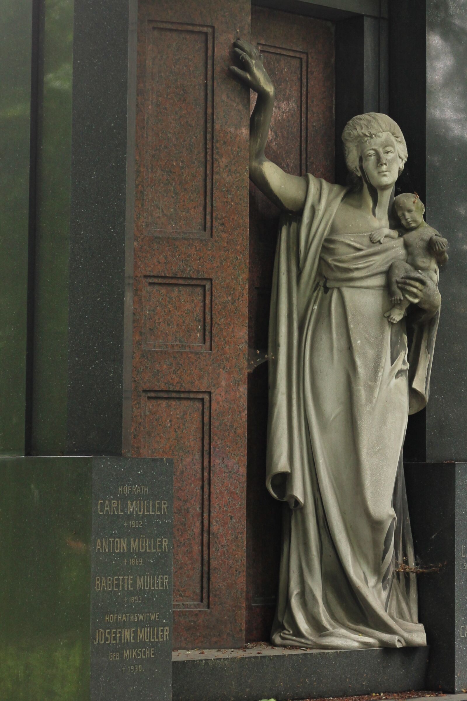 Canon EOS 1100D (EOS Rebel T3 / EOS Kiss X50) + Canon EF 50mm F1.8 II sample photo. Cemetery, grave, tombstone photography
