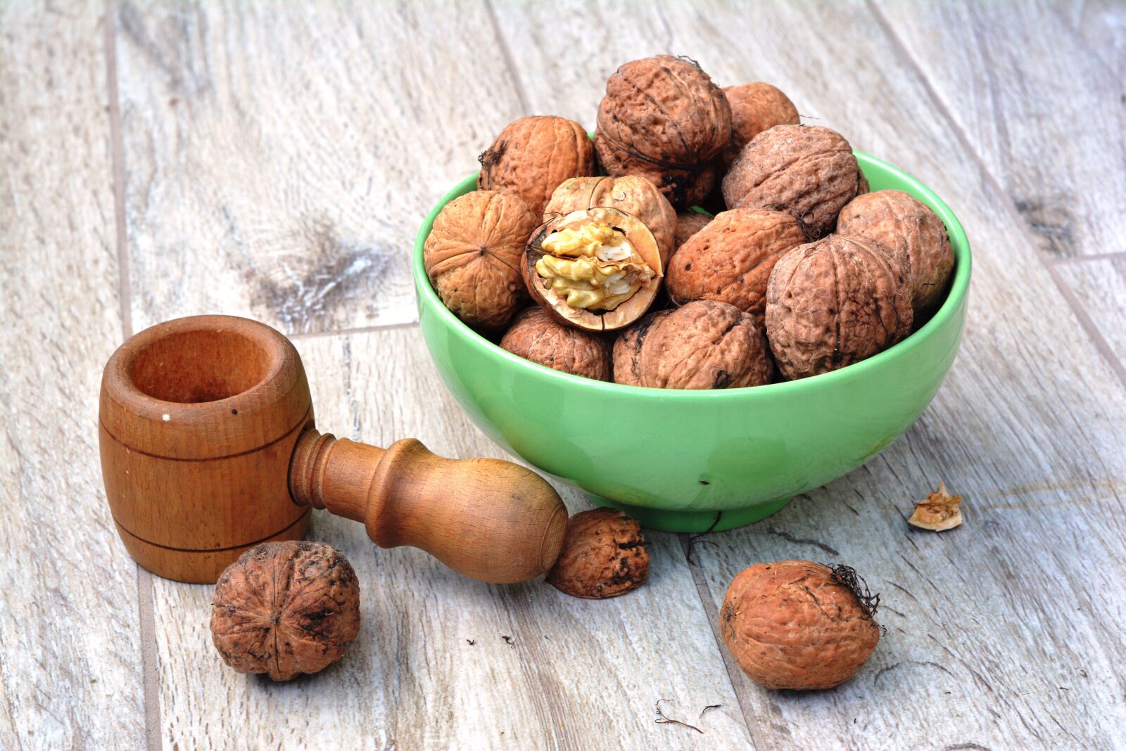 Nikon D5200 sample photo. Walnut, walnuts, smash photography