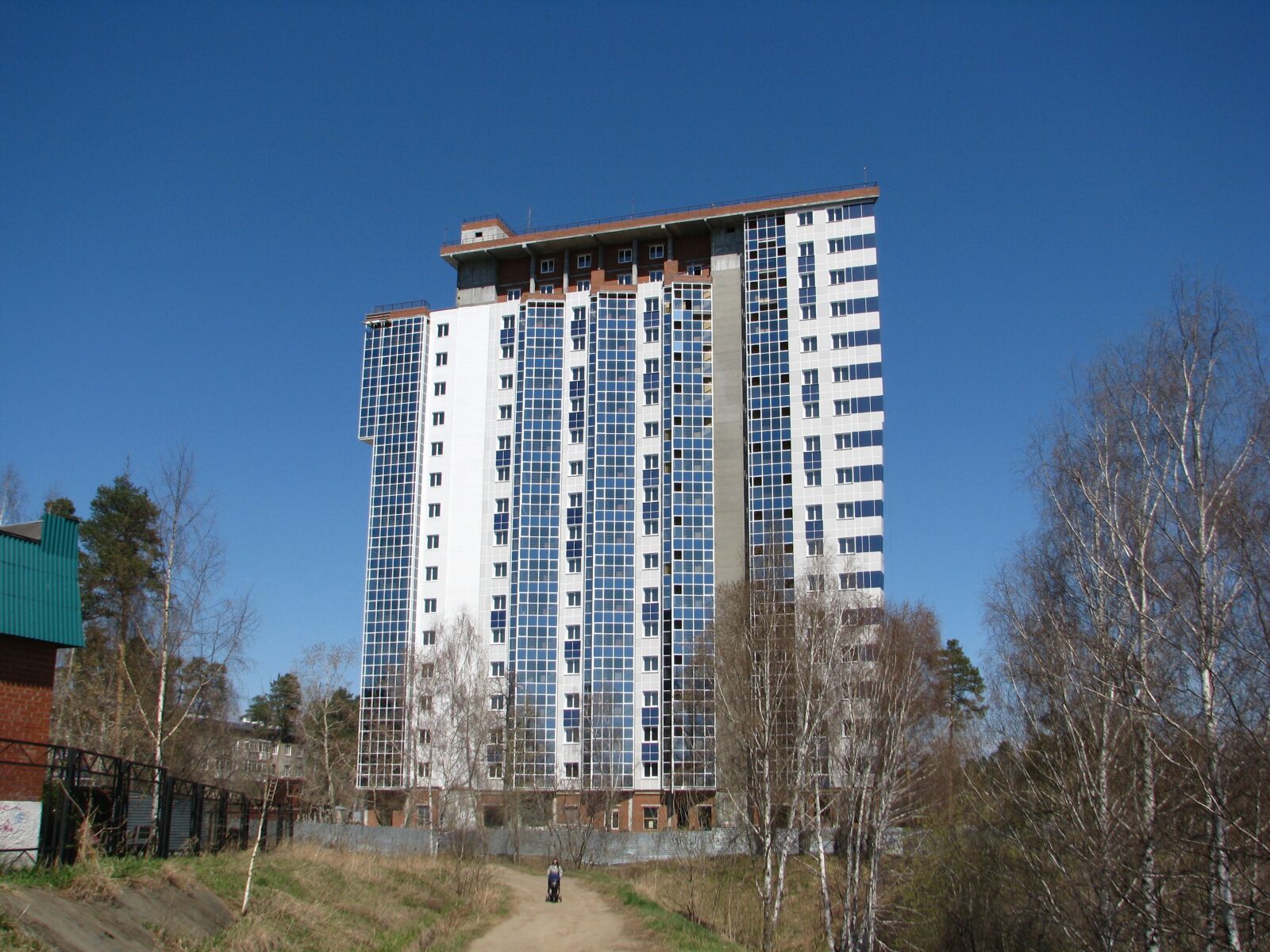 Canon POWERSHOT S5 IS sample photo. Construction, high house, blue photography