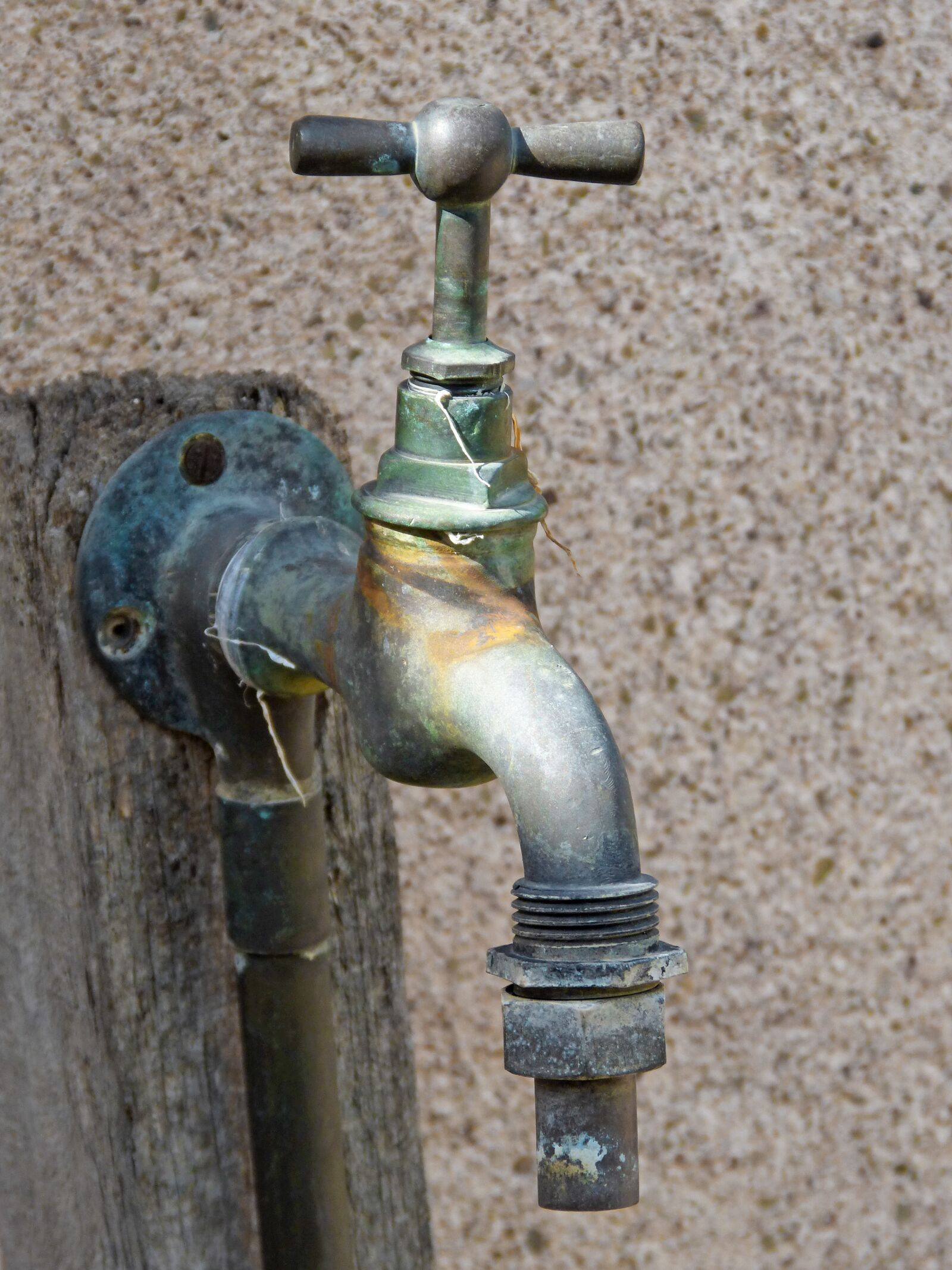 Panasonic DMC-FZ62 sample photo. Tap, old, water photography