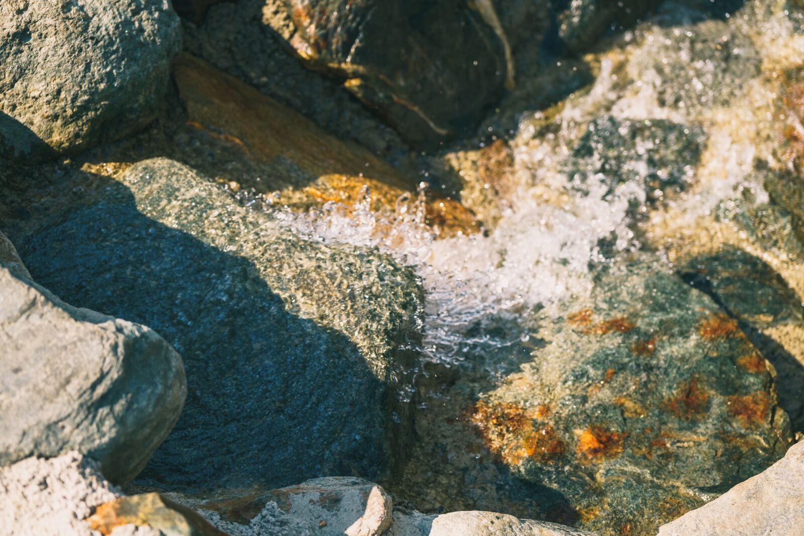 Sony a7 II + Sony FE 28-70mm F3.5-5.6 OSS sample photo. Water, stone, rock photography