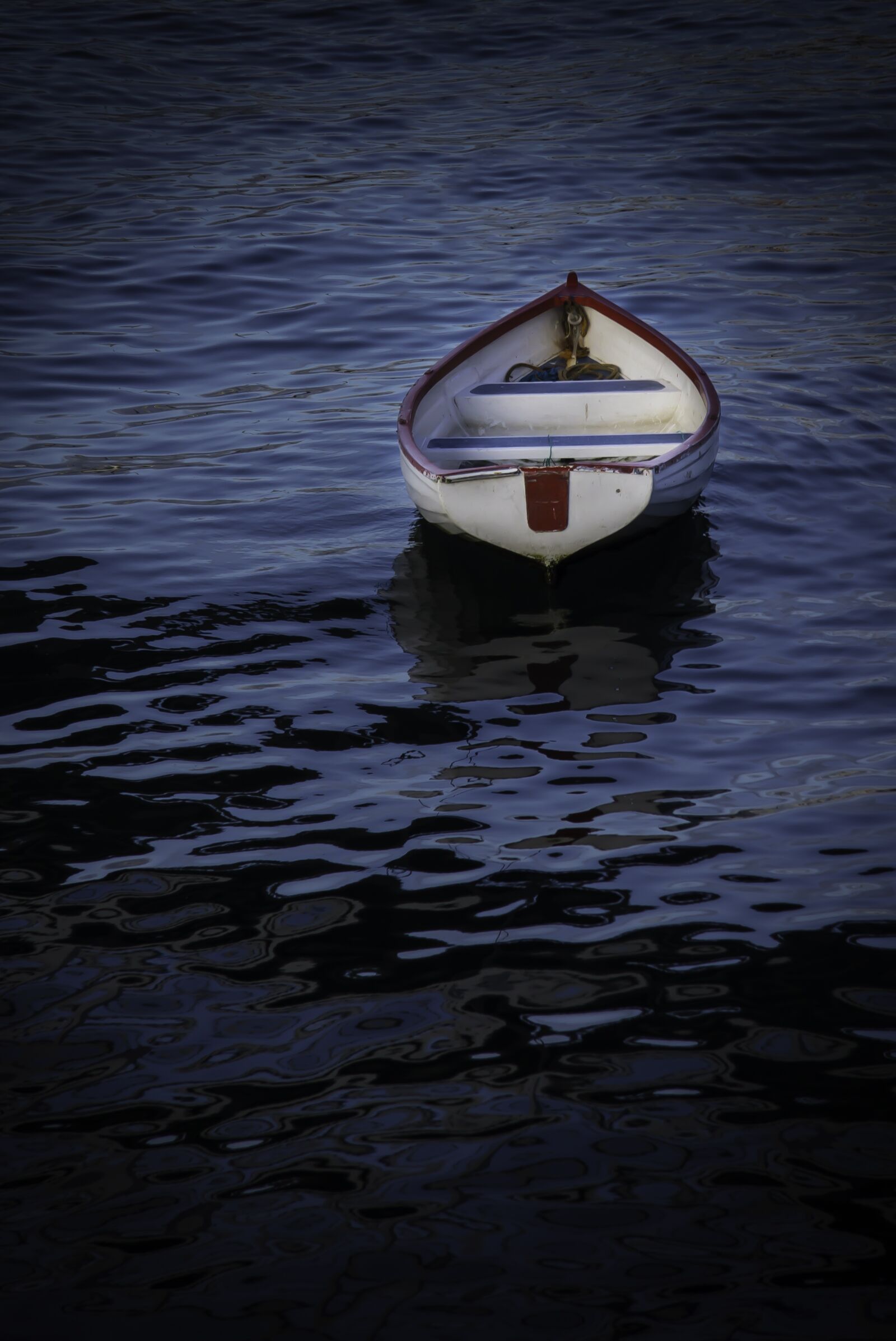 Canon EF-S 17-85mm F4-5.6 IS USM sample photo. Boat, sea, adrift photography