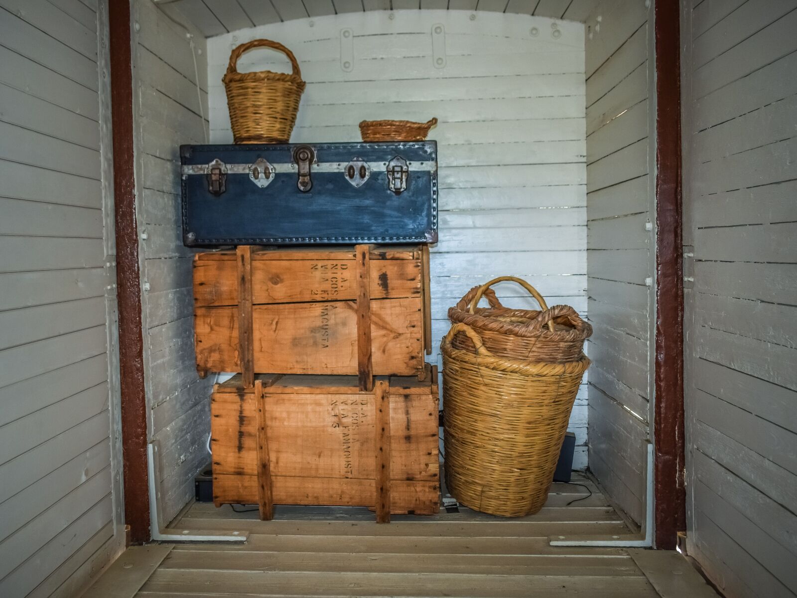 Nikon D3300 sample photo. Baggage, luggage, suitcase photography
