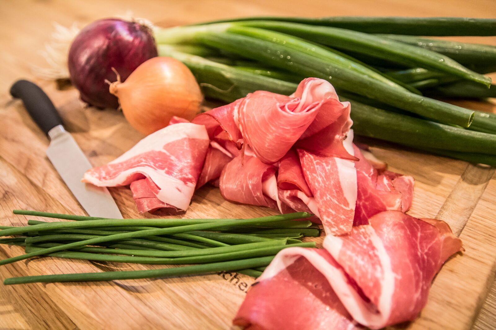 Canon EOS 600D (Rebel EOS T3i / EOS Kiss X5) sample photo. Ingredients, bacon, onions photography