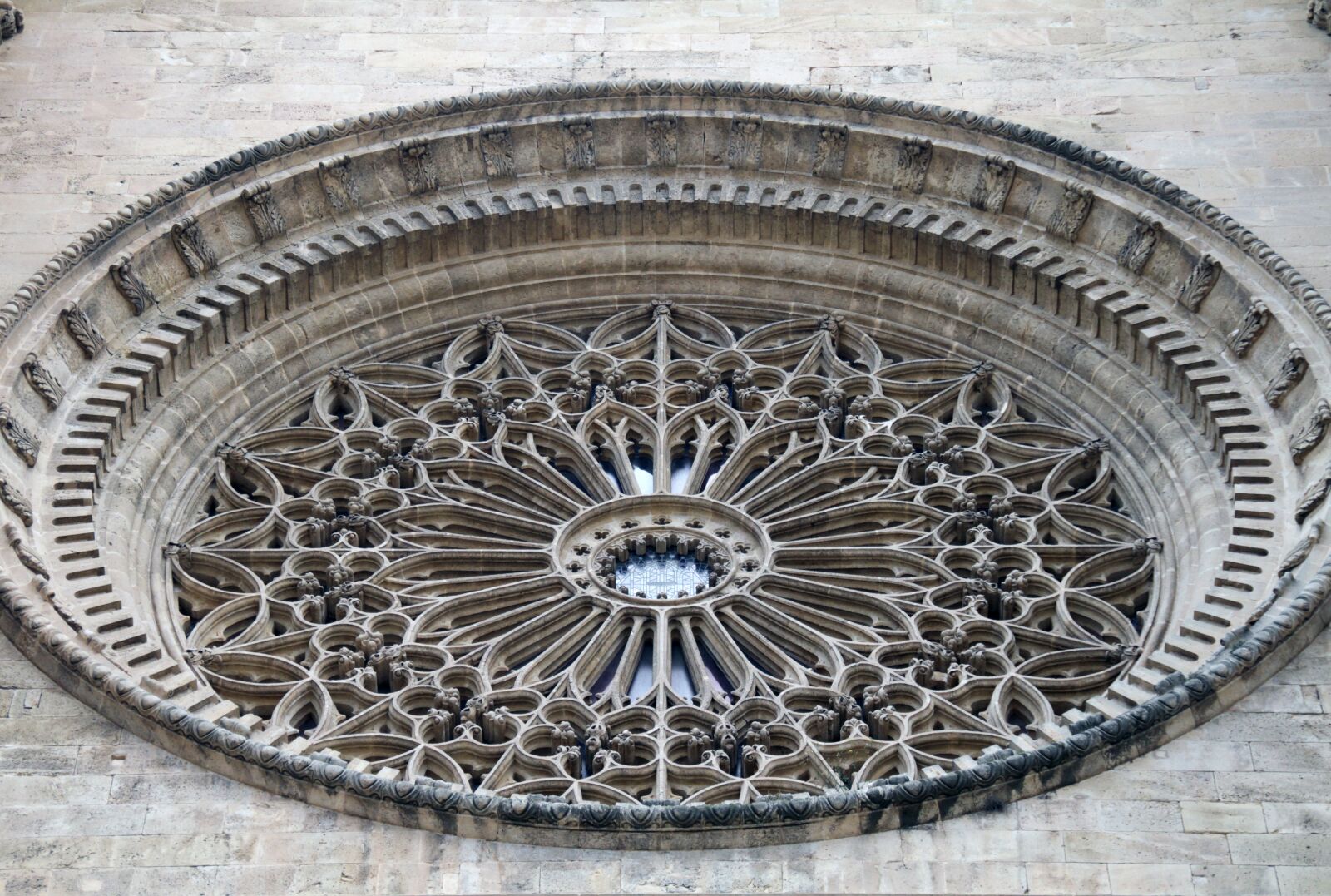Canon EOS 7D sample photo. Church, facade, architecture photography