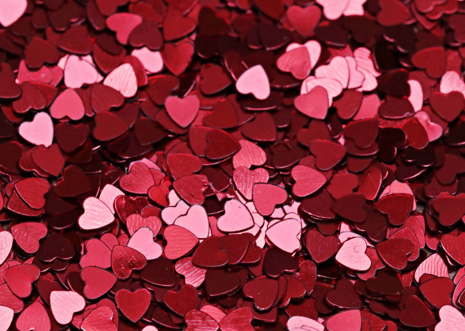 Canon EOS 80D sample photo. Confetti, red paper, emotion photography