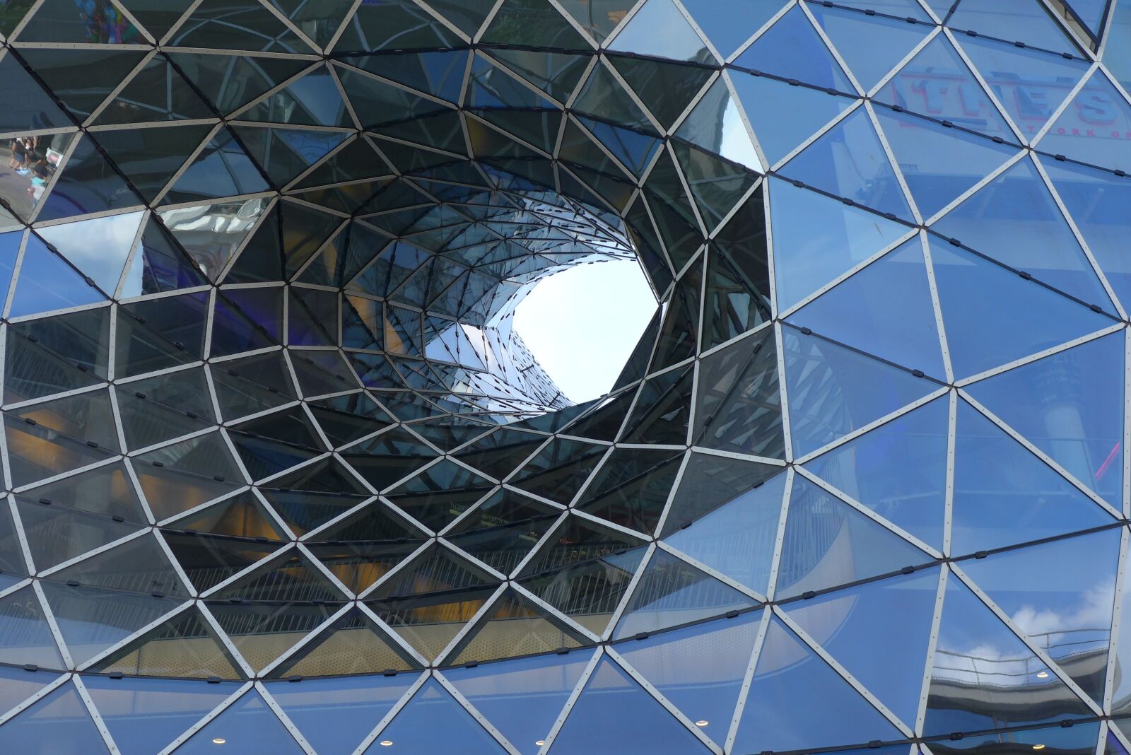 Leica D-Lux 6 sample photo. Frankfurt, architecture, glass photography