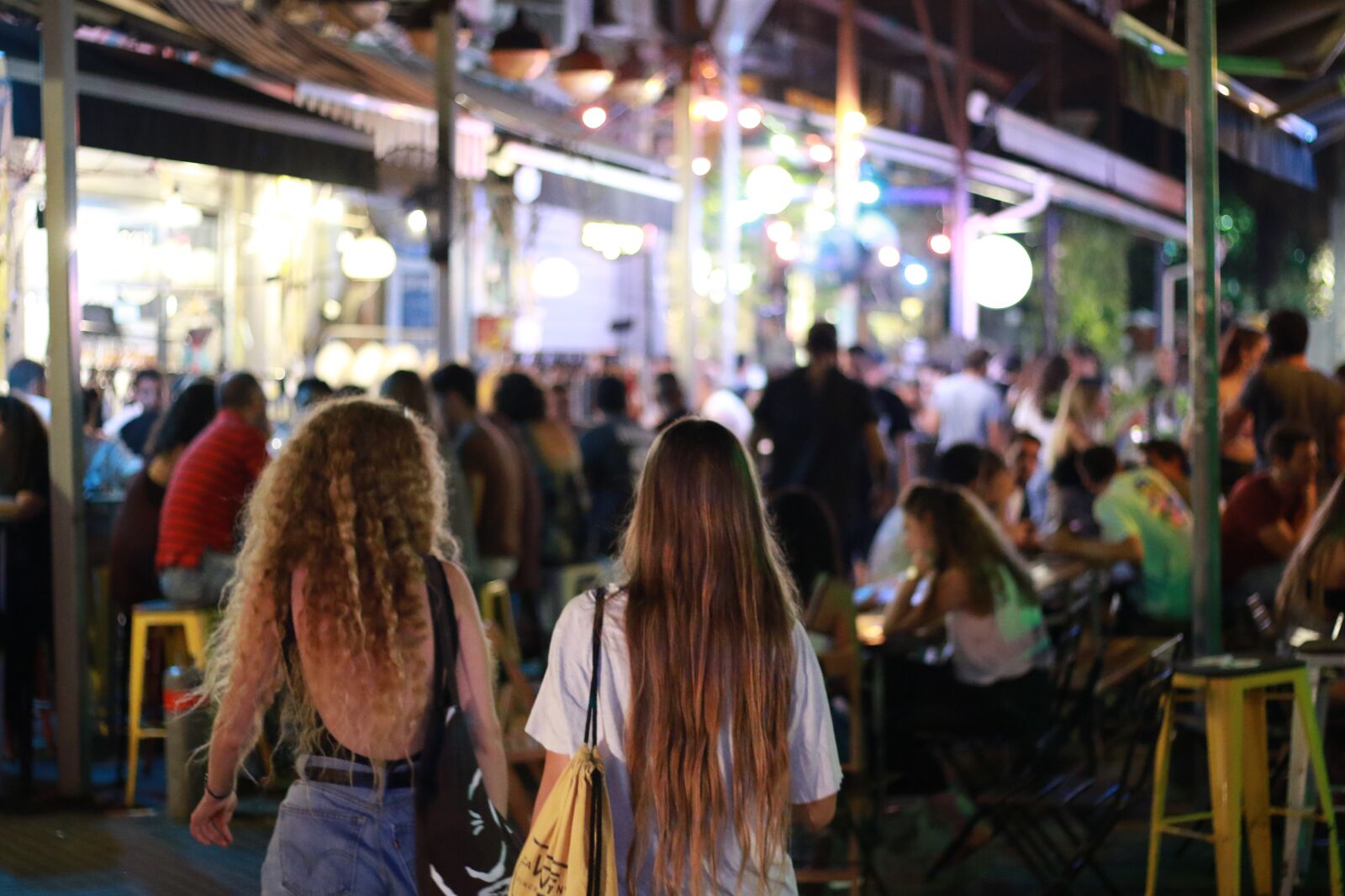 Canon EOS 7D Mark II sample photo. Girls, women, night photography