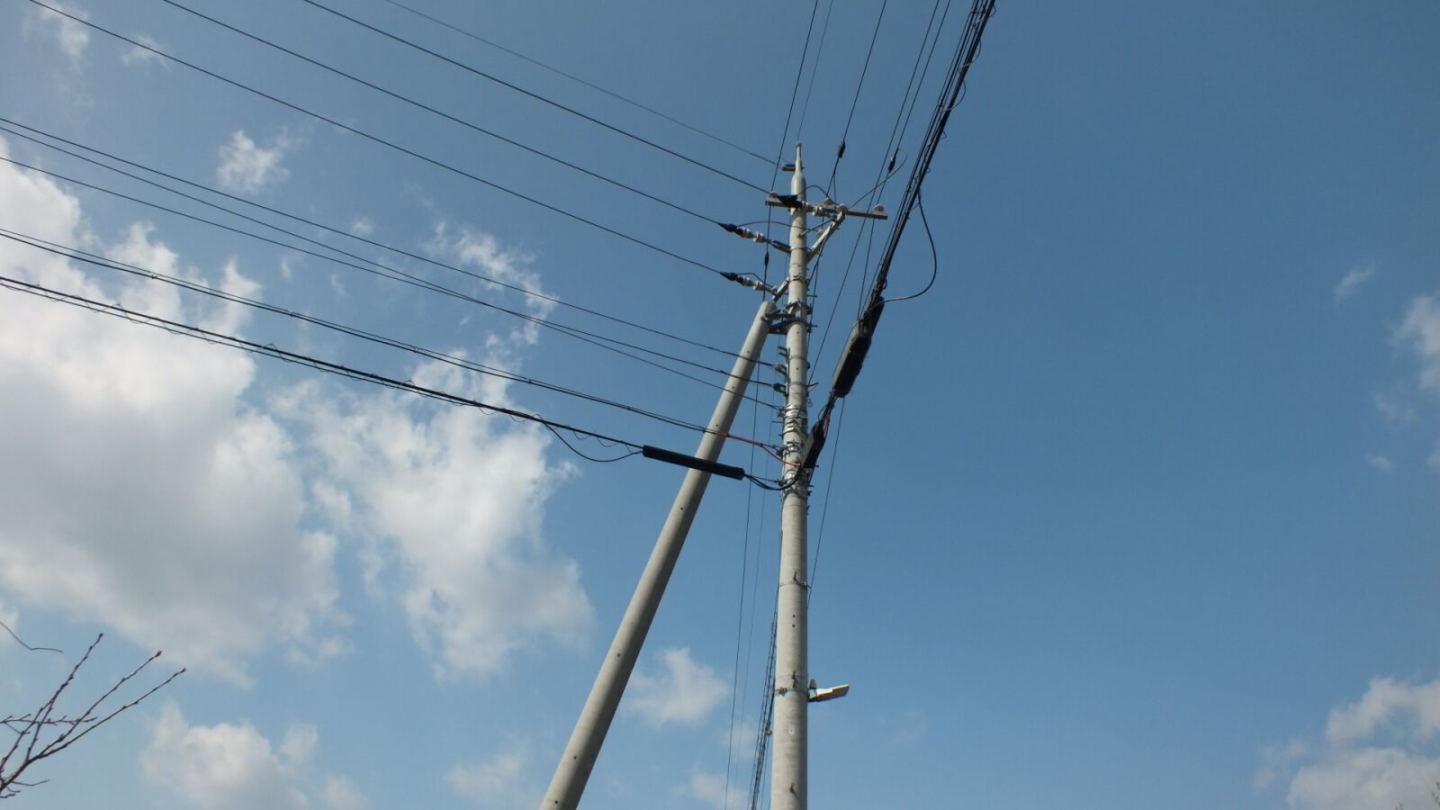 Fujifilm FinePix HS30EXR sample photo. Electrical, sky photography