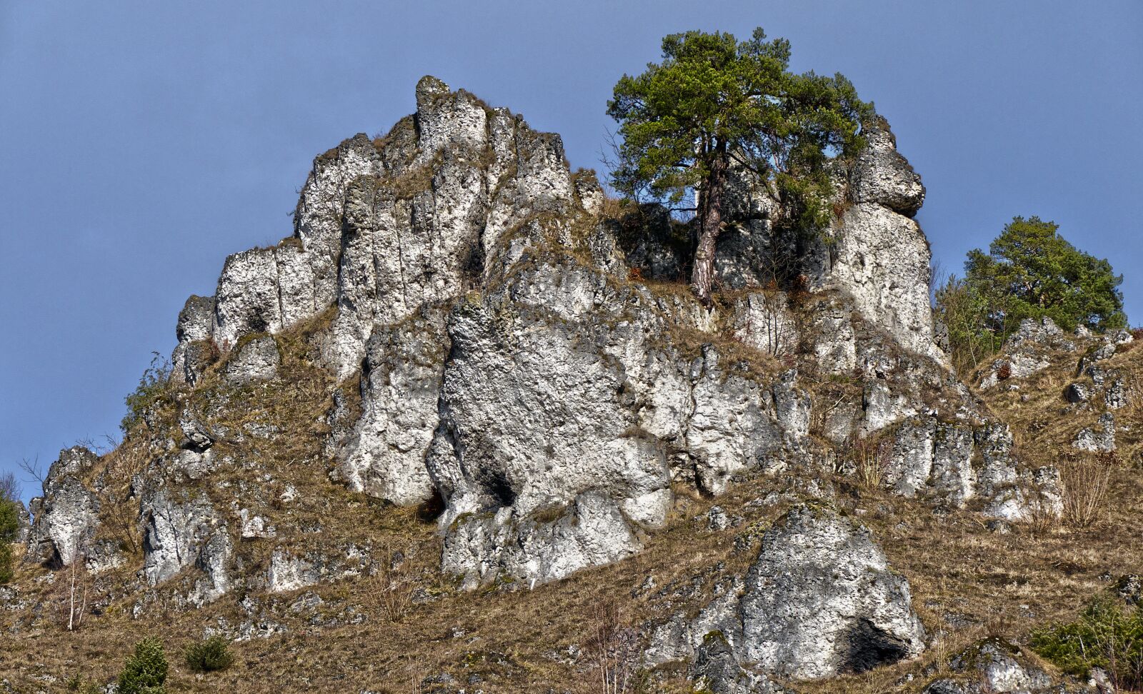 Panasonic Lumix DMC-FZ1000 sample photo. Rock, rock wall, steep photography