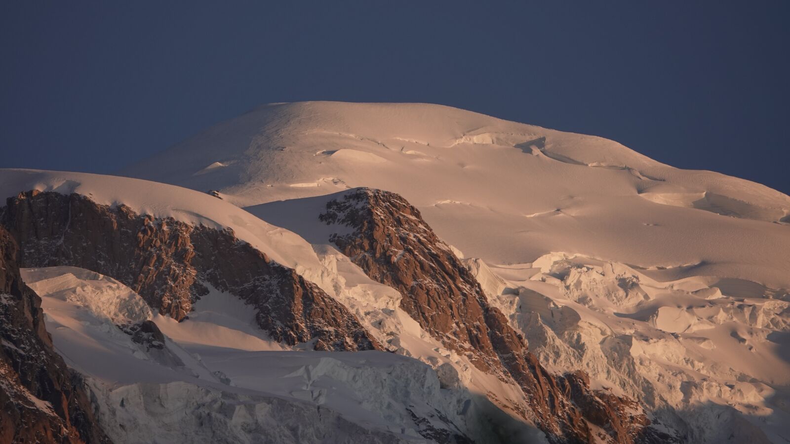 Sony Cyber-shot DSC-RX10 IV sample photo. Summit, mont blanc, chamonix photography