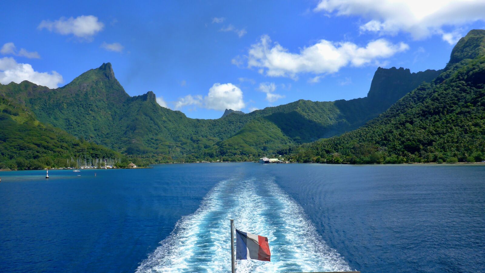 Panasonic Lumix DMC-TS5 (Lumix DMC-FT5) sample photo. Polynesia, moorea, ferry photography