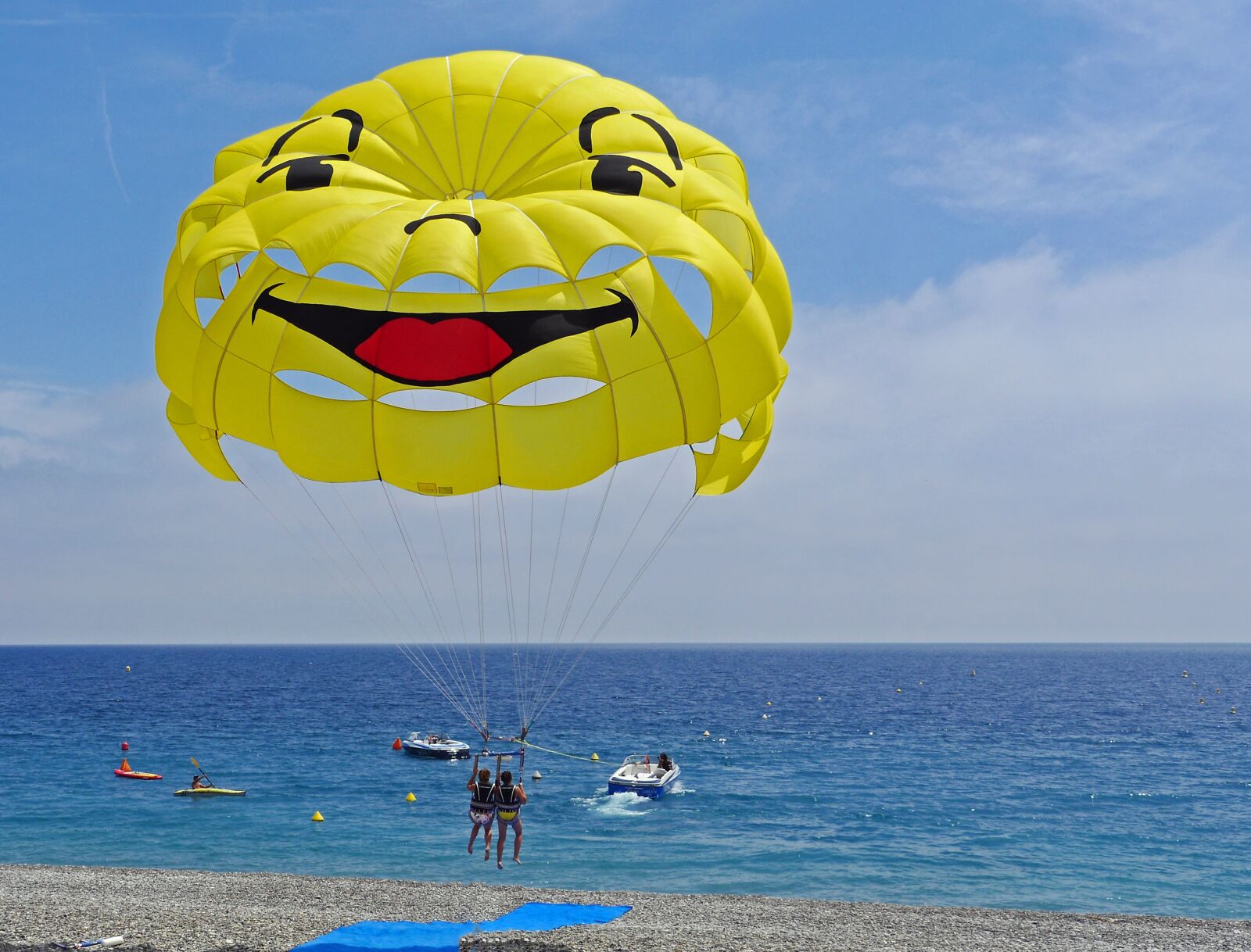 Panasonic Lumix DMC-GH3 sample photo. Parasailing, start, beach photography