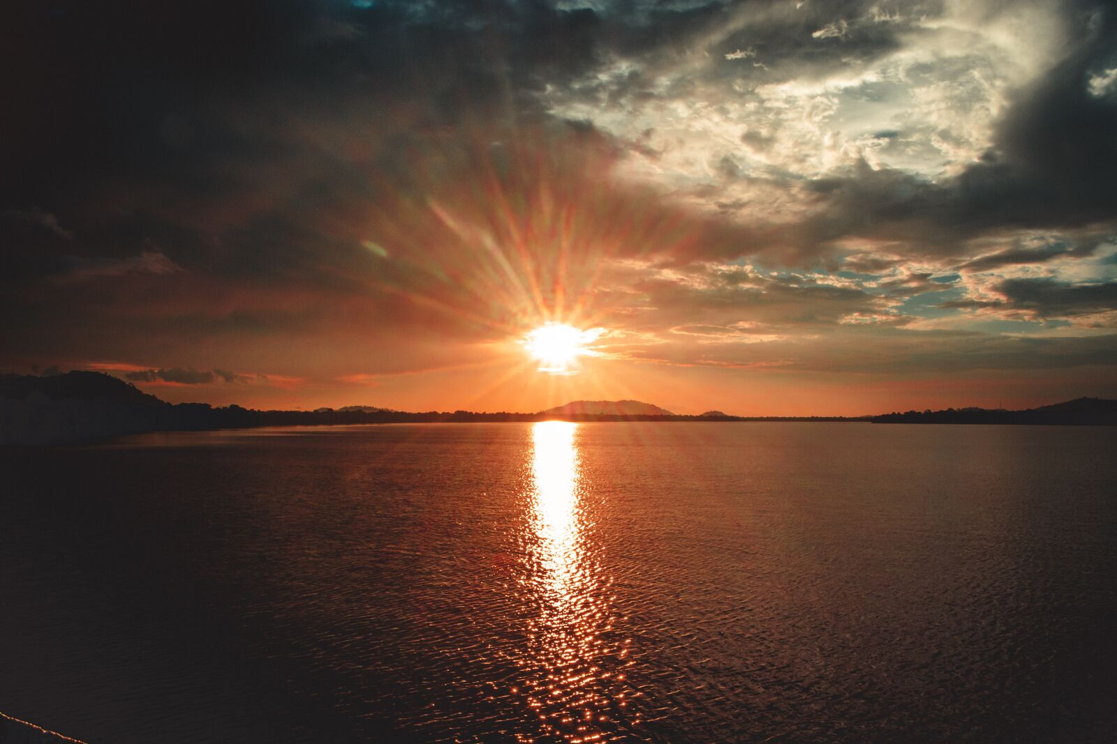 Nikon D5200 sample photo. River, gold, sunset photography