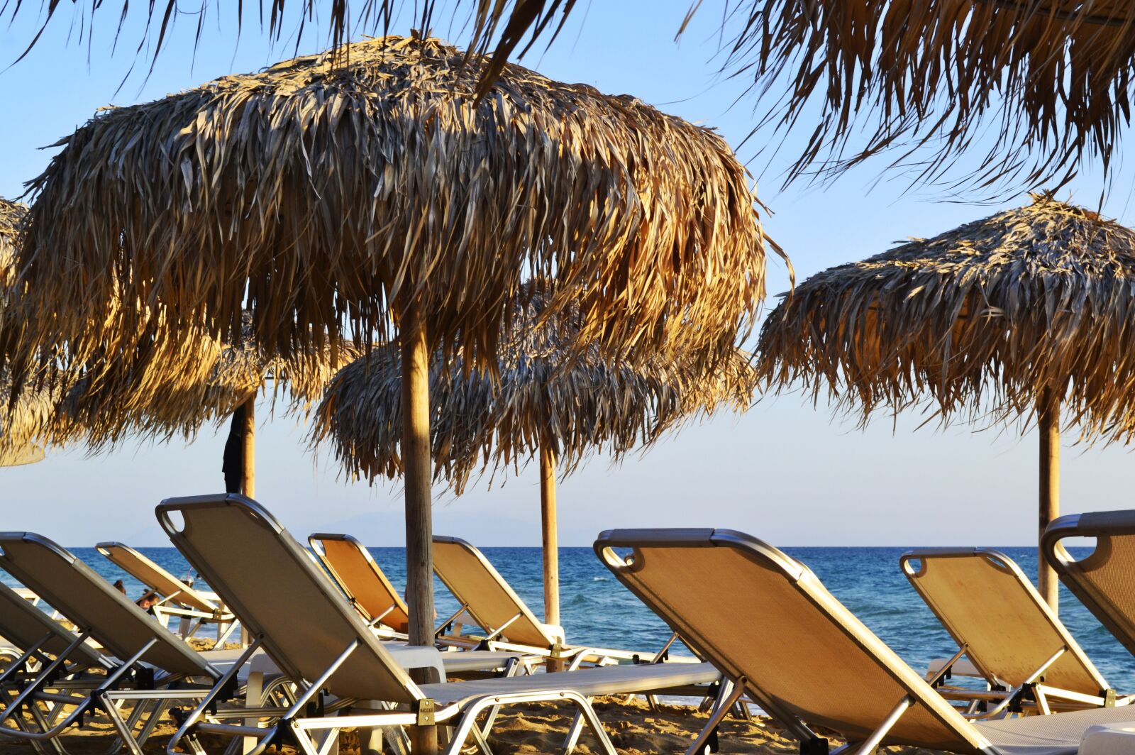 Nikon D3100 sample photo. Sunbeds and umbrellas, sea photography