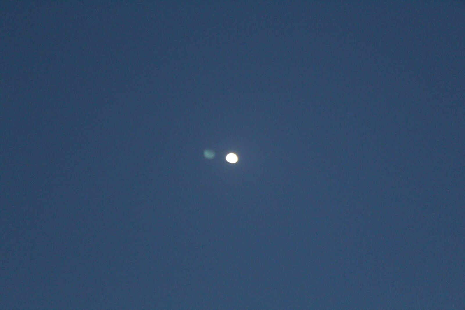 Canon EOS 1300D (EOS Rebel T6 / EOS Kiss X80) sample photo. Moon, sky, night photography