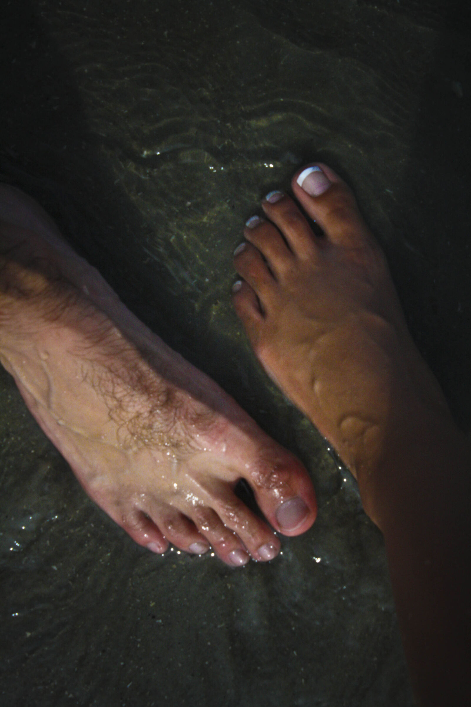 Canon EOS 1000D (EOS Digital Rebel XS / EOS Kiss F) sample photo. Feet, people, romantic, sand photography