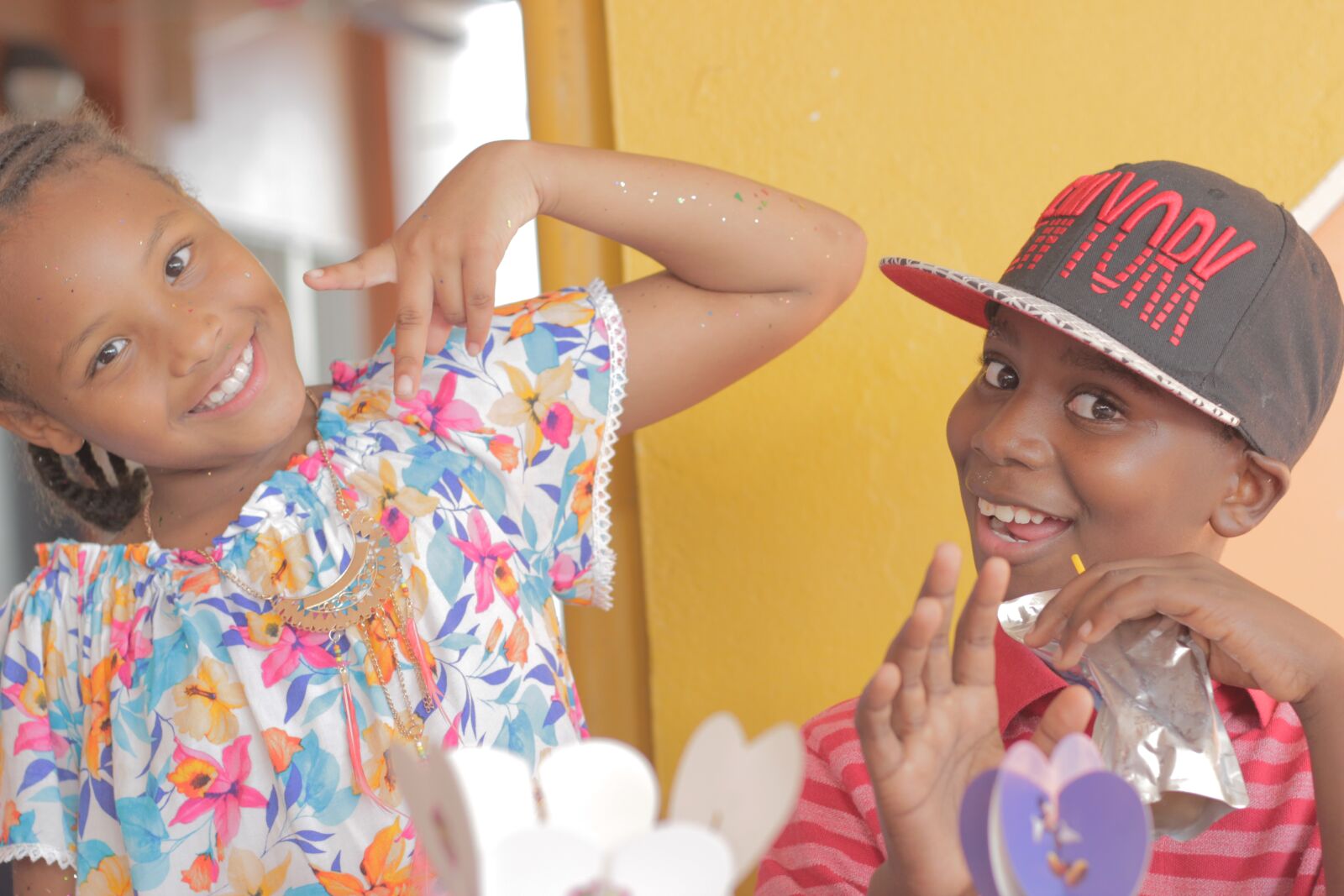 Canon EOS 600D (Rebel EOS T3i / EOS Kiss X5) sample photo. Kids, smiling, laughing photography