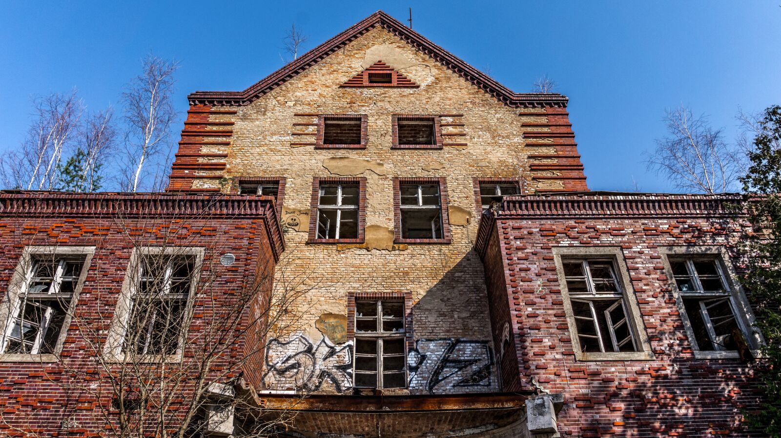 Sony Alpha a5000 (ILCE 5000) sample photo. House, old, building photography