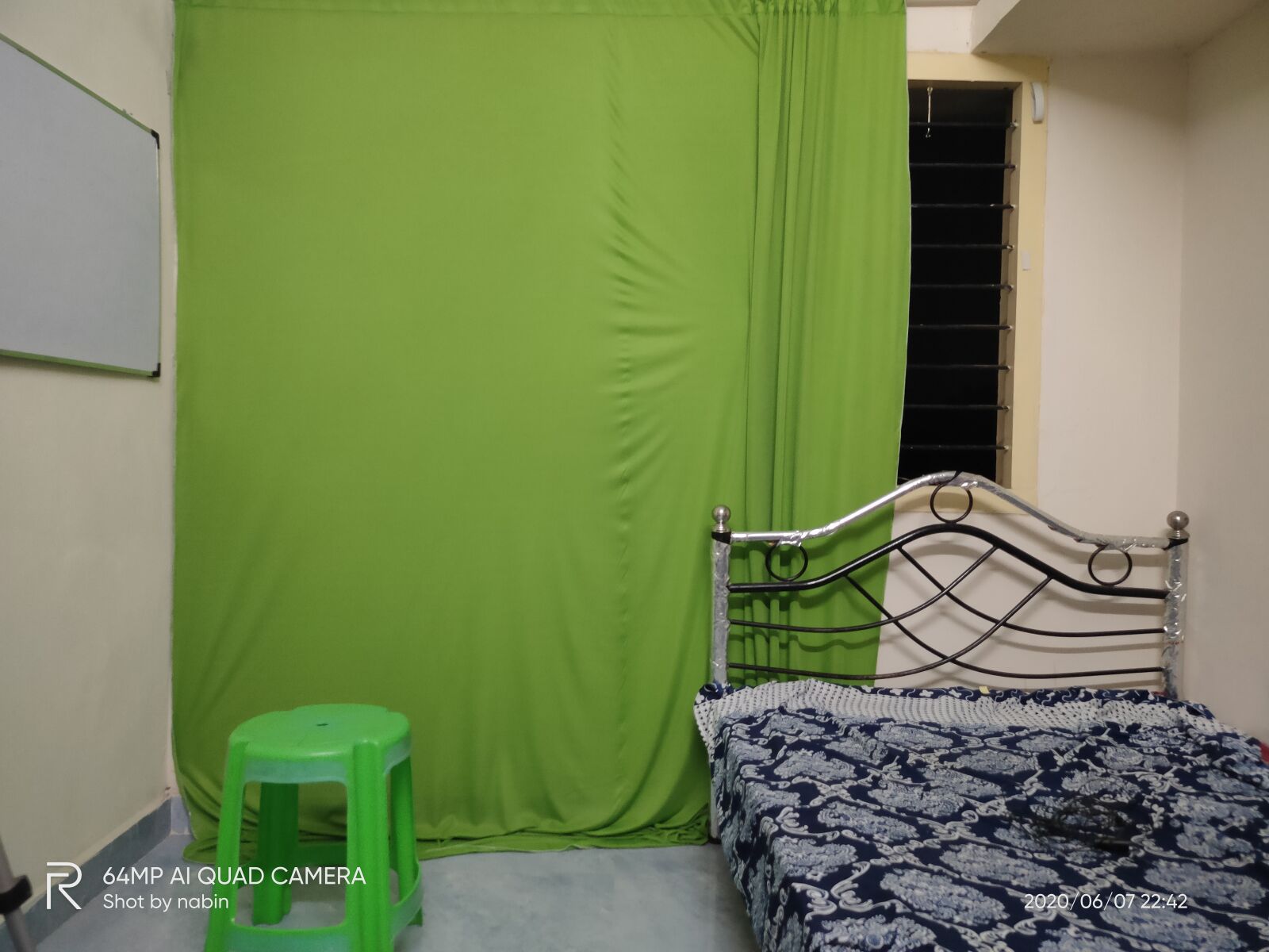 Realme XT sample photo. Room, green screen, green photography