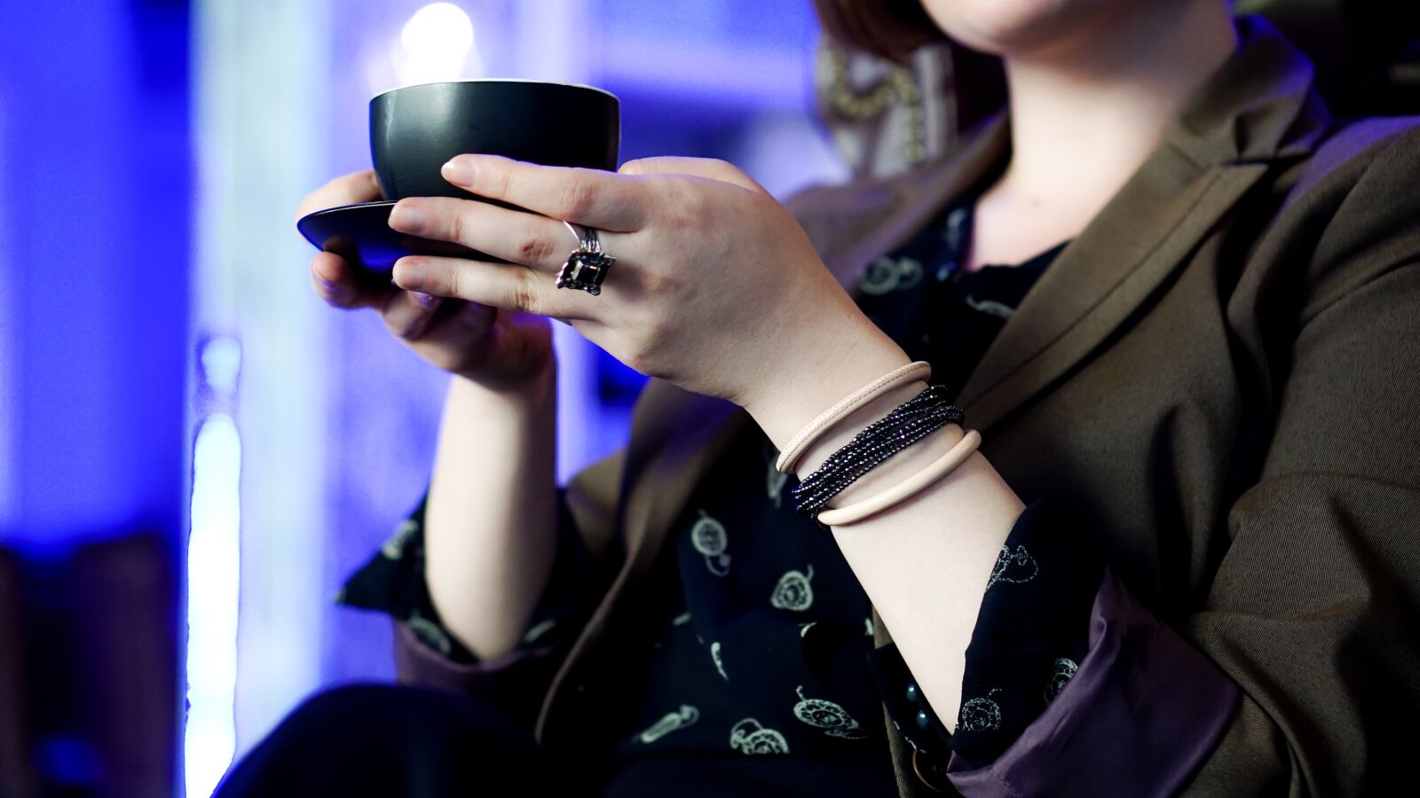 E 50mm F1.8 OSS sample photo. Coffee, hands, girl photography
