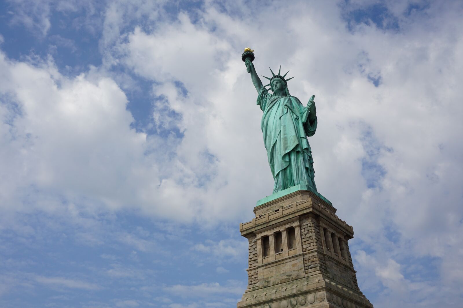 Sony E 16-50mm F3.5-5.6 PZ OSS sample photo. New york, building, manhattan photography