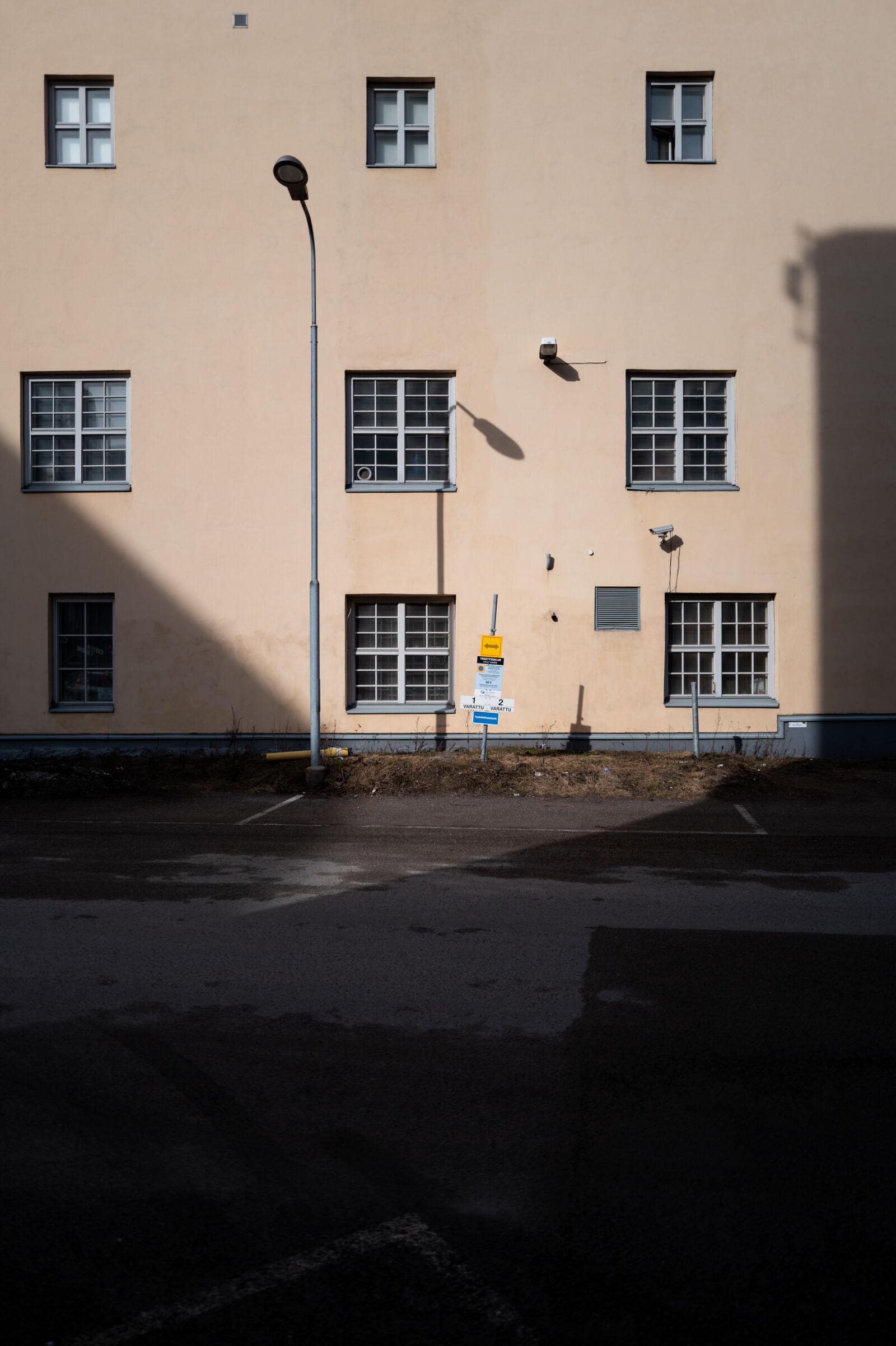 Leica Q3 sample photo. Shadow wall photography