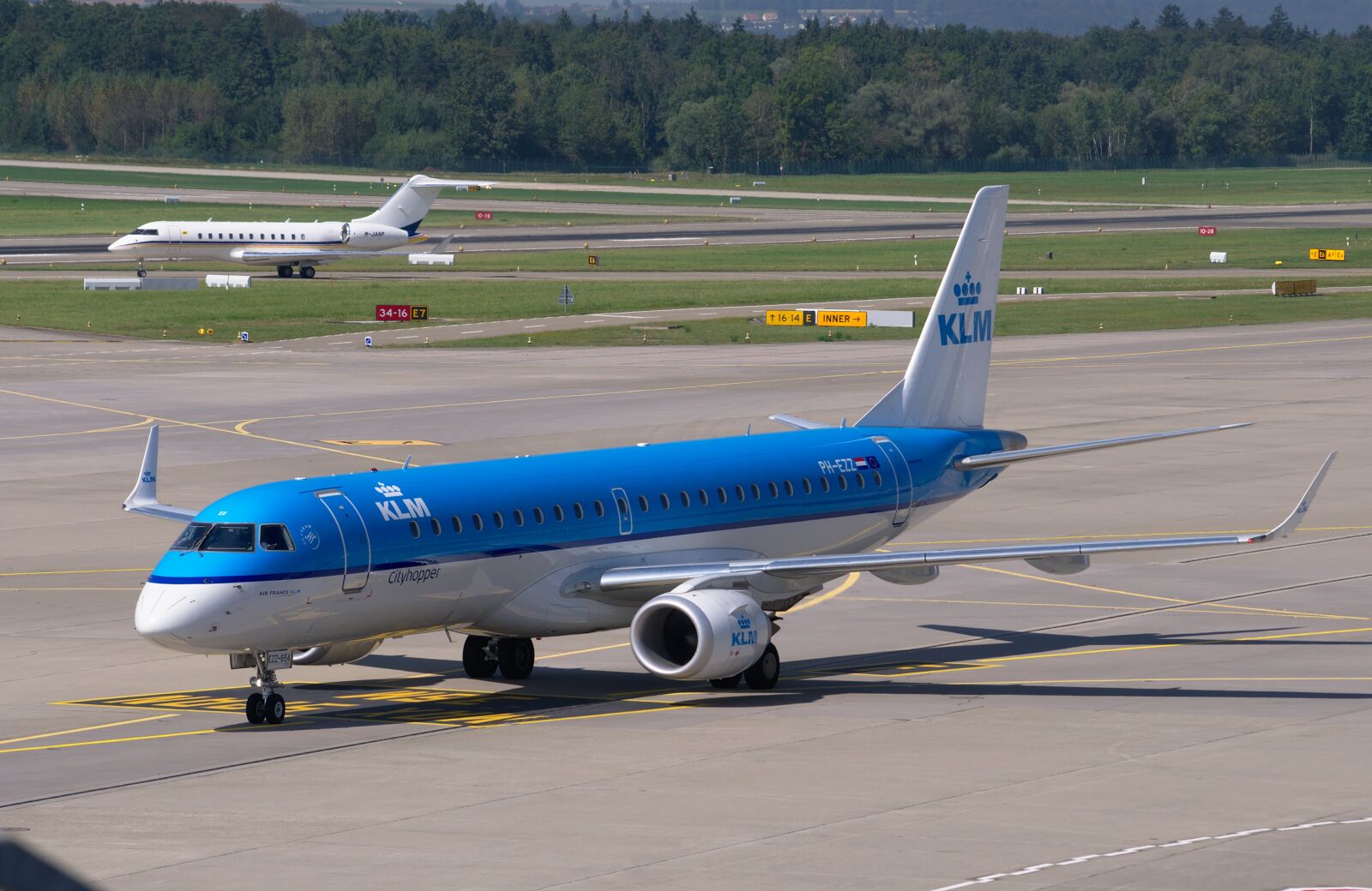 Nikon D300S sample photo. Aircraft, embraer 190, klm photography