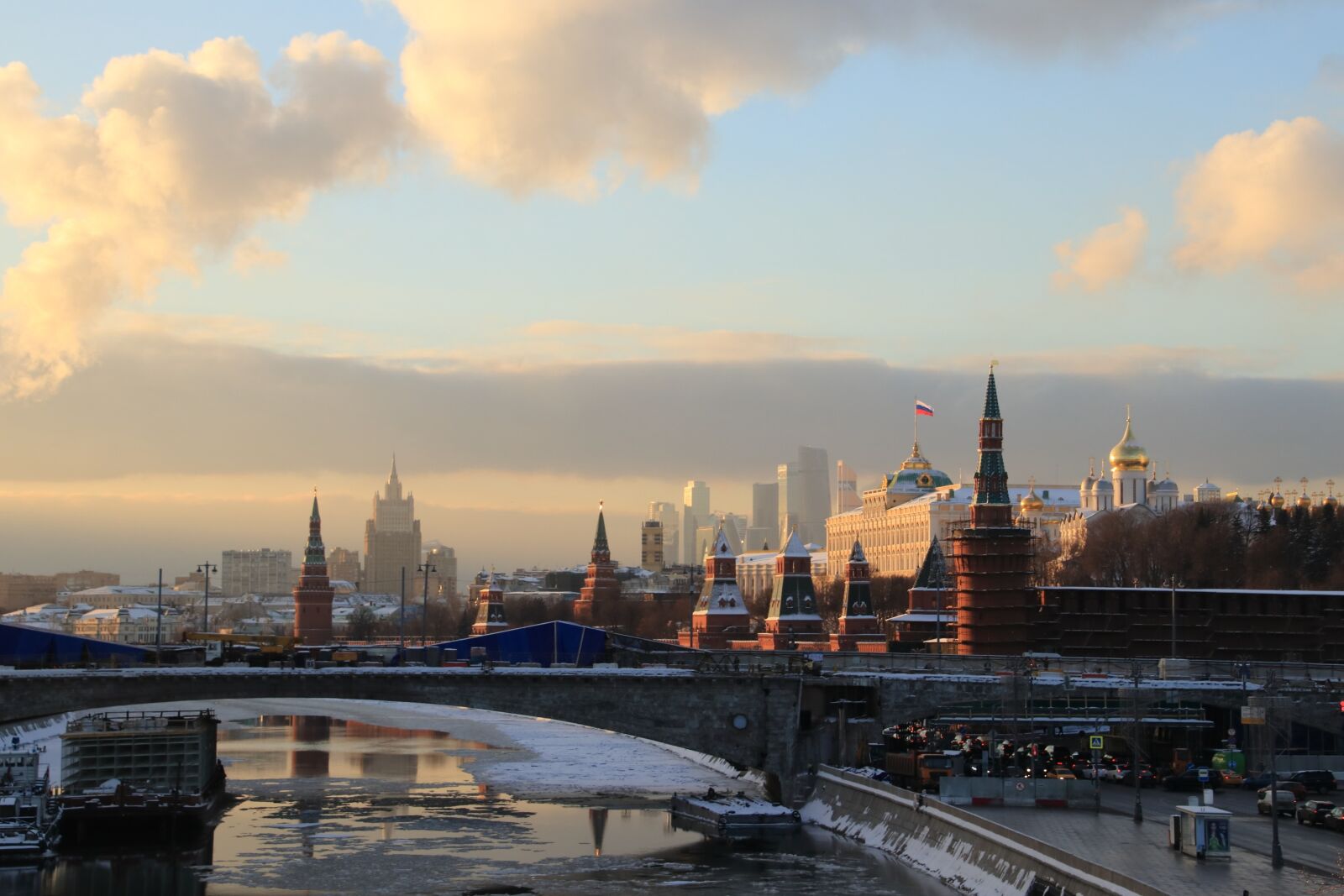 Canon EOS 77D (EOS 9000D / EOS 770D) sample photo. Moscow, sunset, river photography