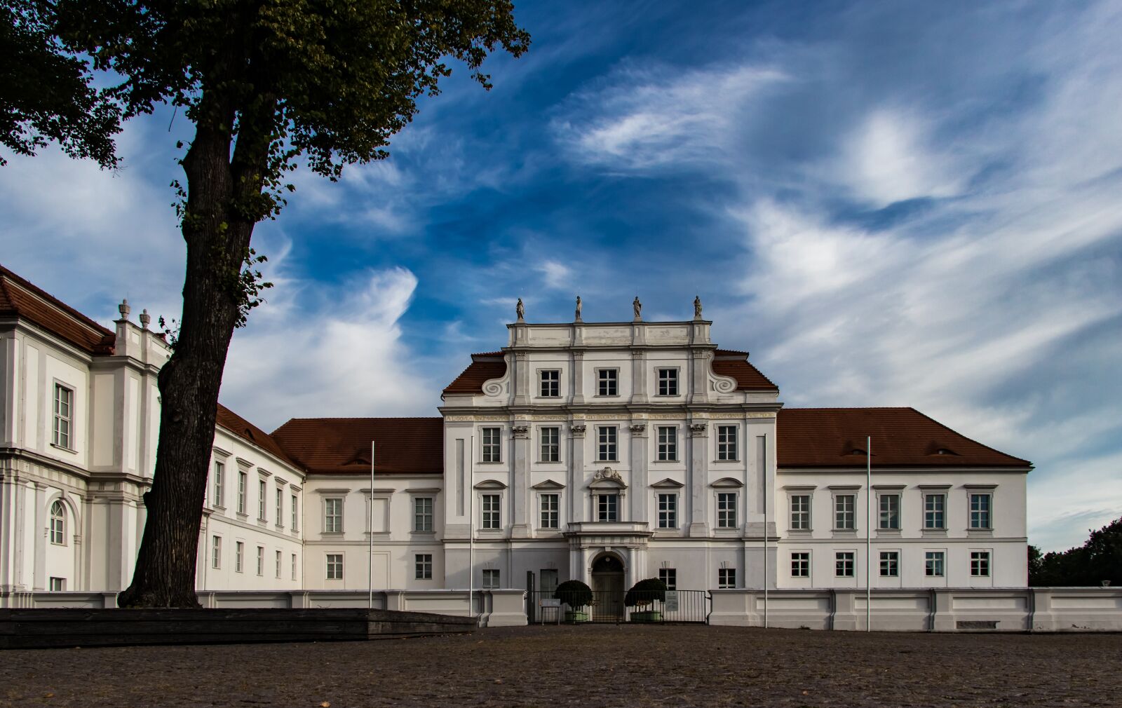Canon EOS 80D sample photo. Oranienburg, castle, castle of photography