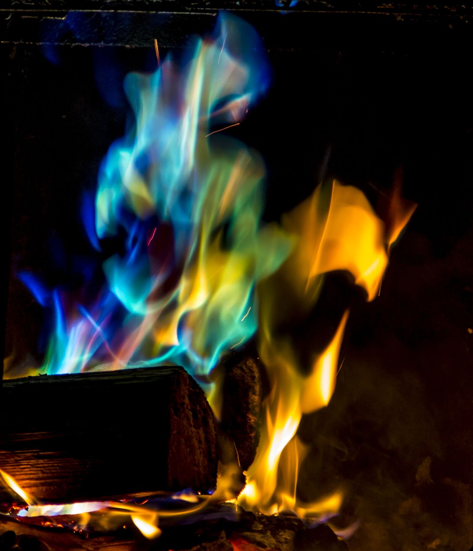 Canon EOS 6D + Canon EF 24-105mm F4L IS USM sample photo. Campfire, colored flames, firewood photography
